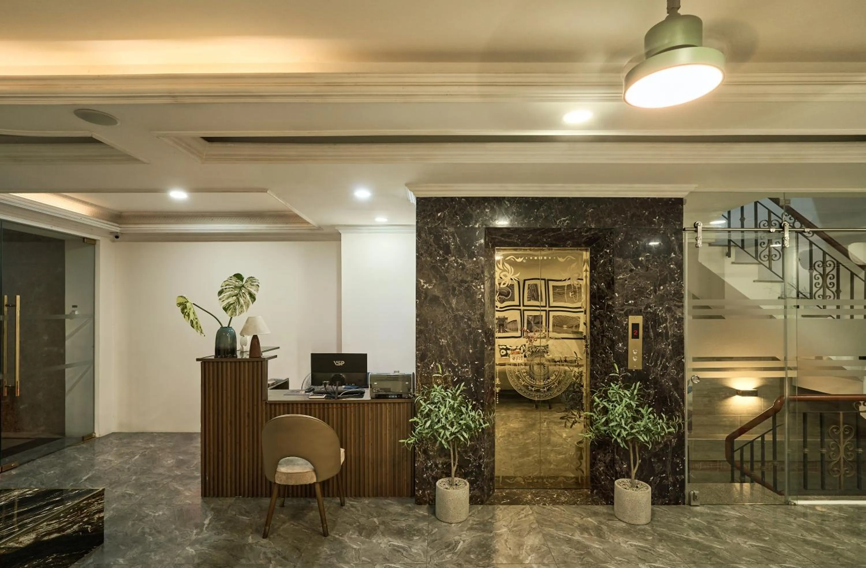 TV and multimedia in The Passion Hotel Airport - 5 minutes to Tan Son Nhat