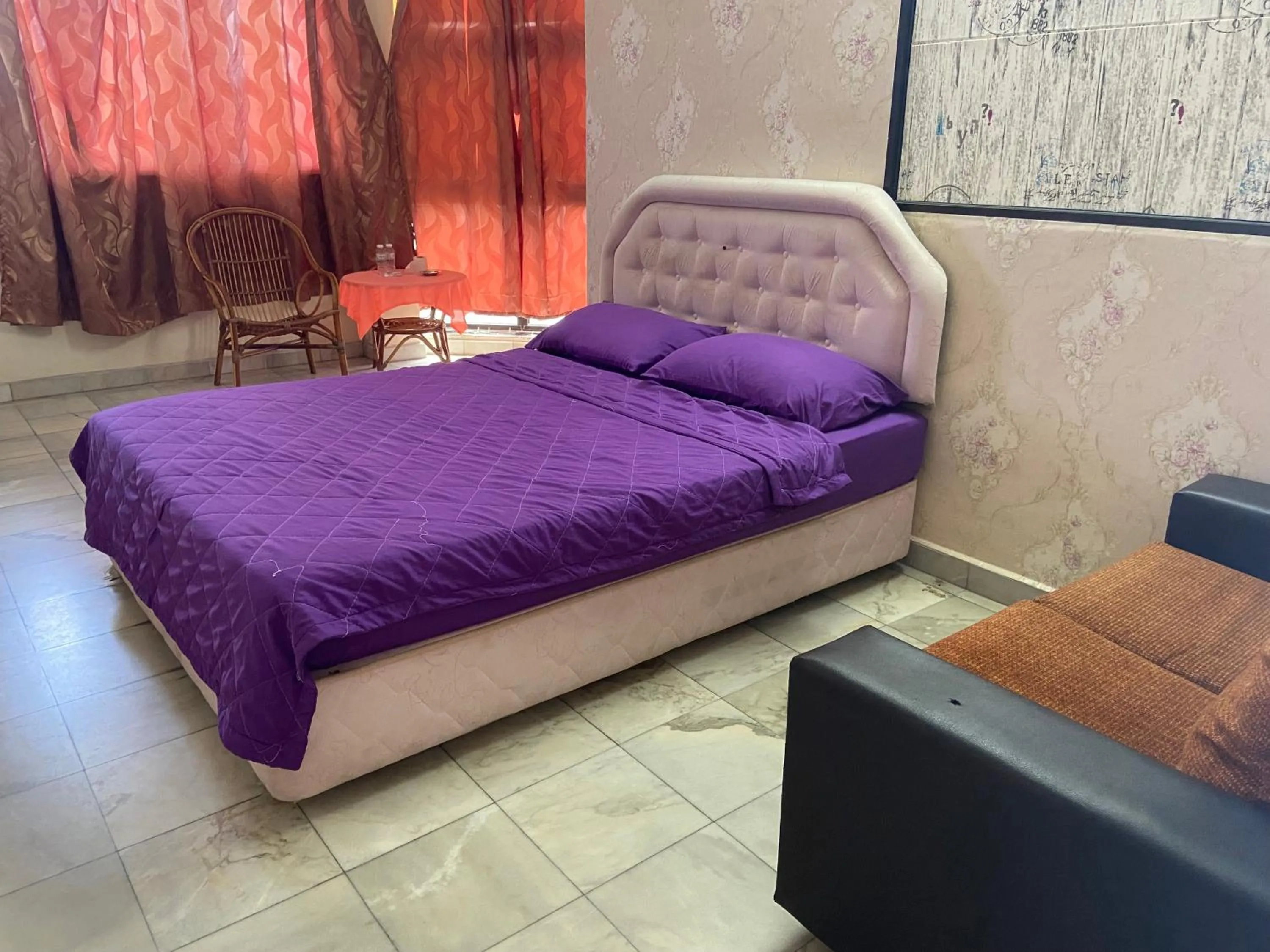 Deluxe Queen Room in OYO 90885 Bera Pentagon Inn