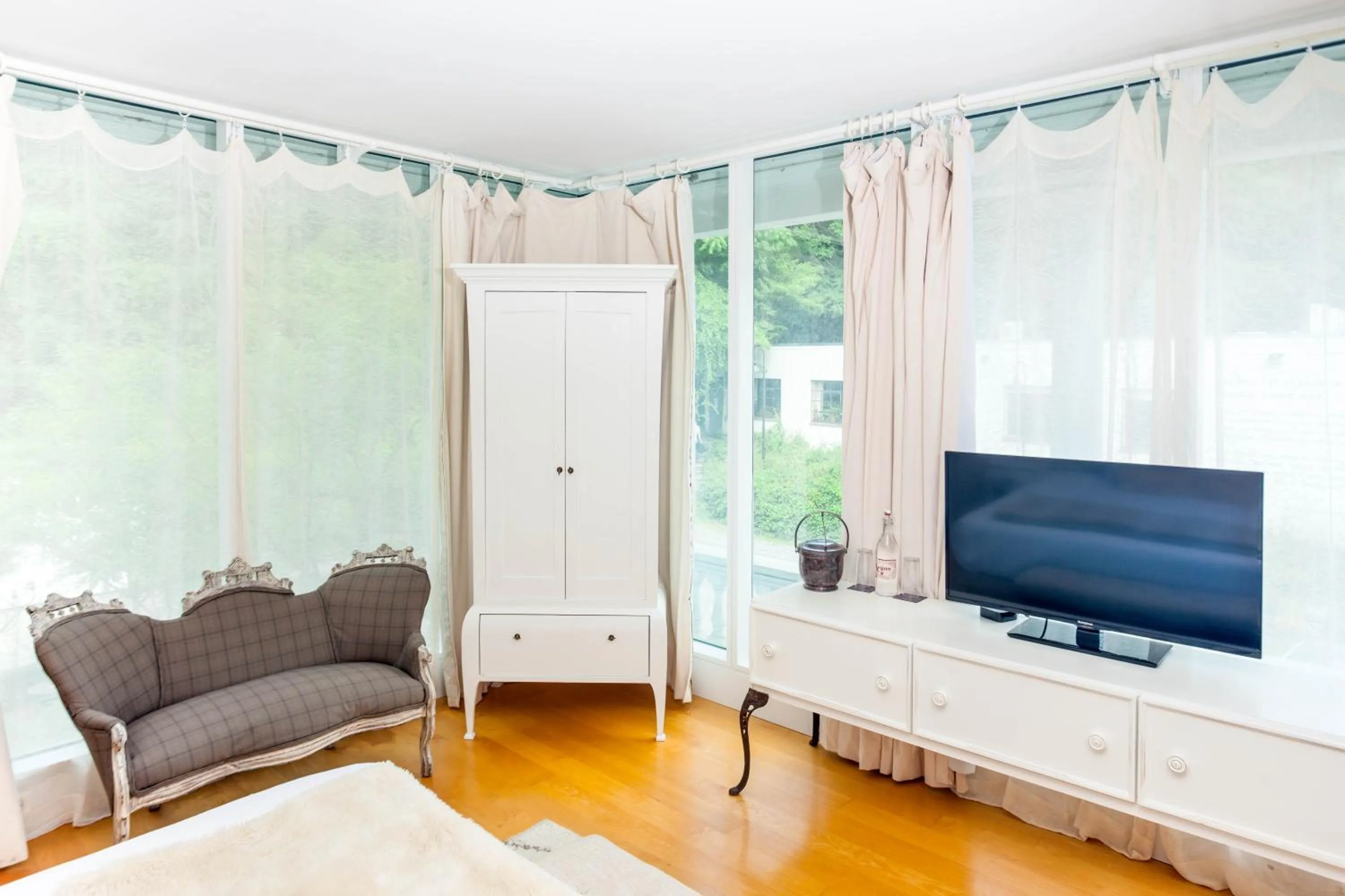 TV and multimedia in Argos Inn - Ithaca's Boutique Hotel