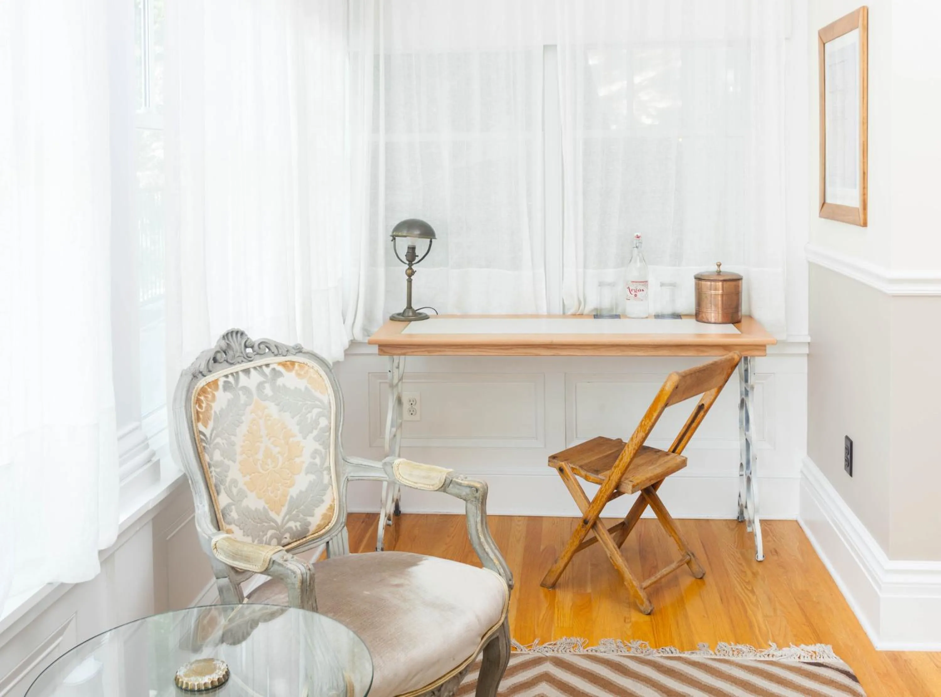 Seating area in Argos Inn - Ithaca's Boutique Hotel