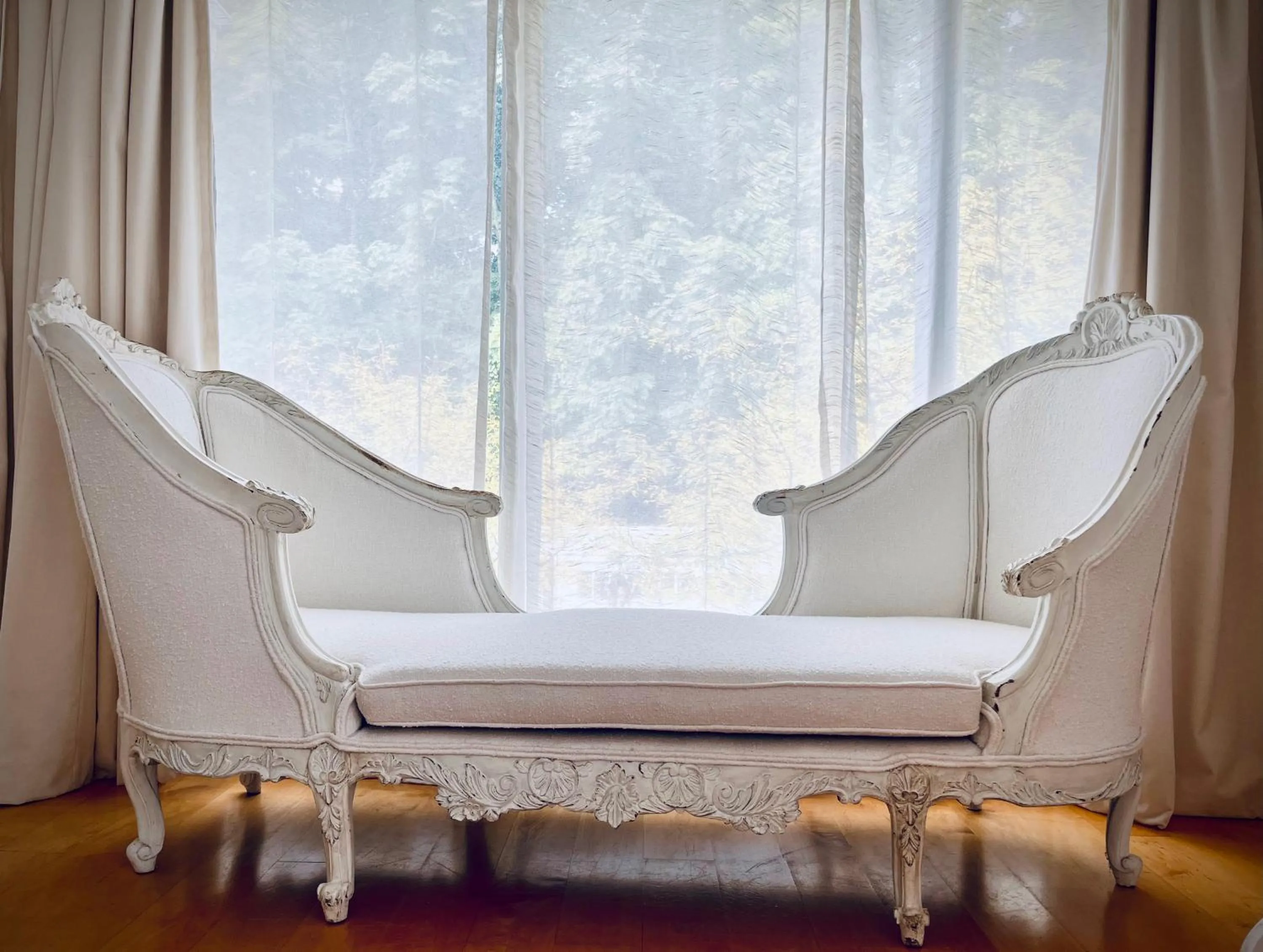 Seating area in Argos Inn - Ithaca's Boutique Hotel