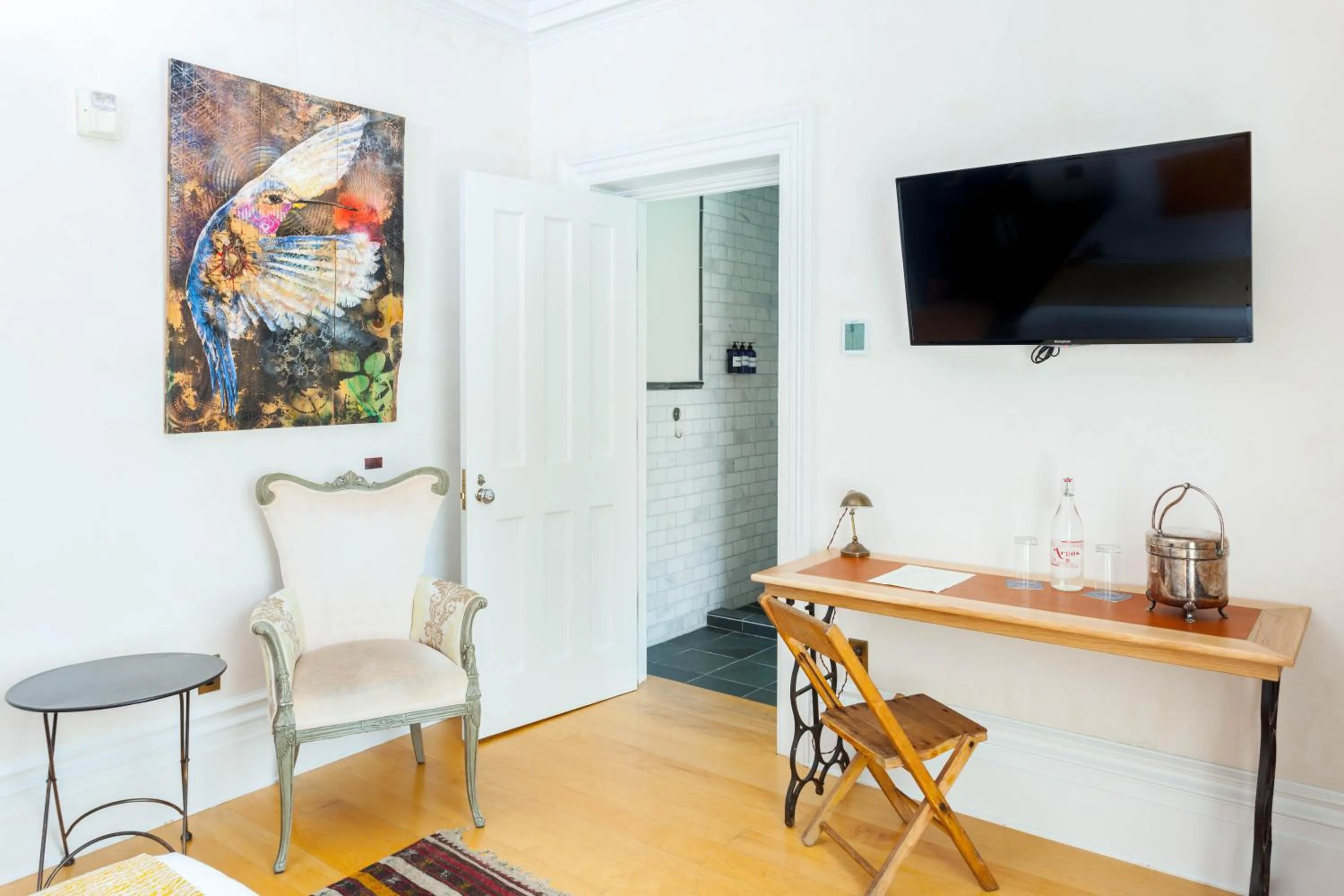 TV and multimedia in Argos Inn - Ithaca's Boutique Hotel