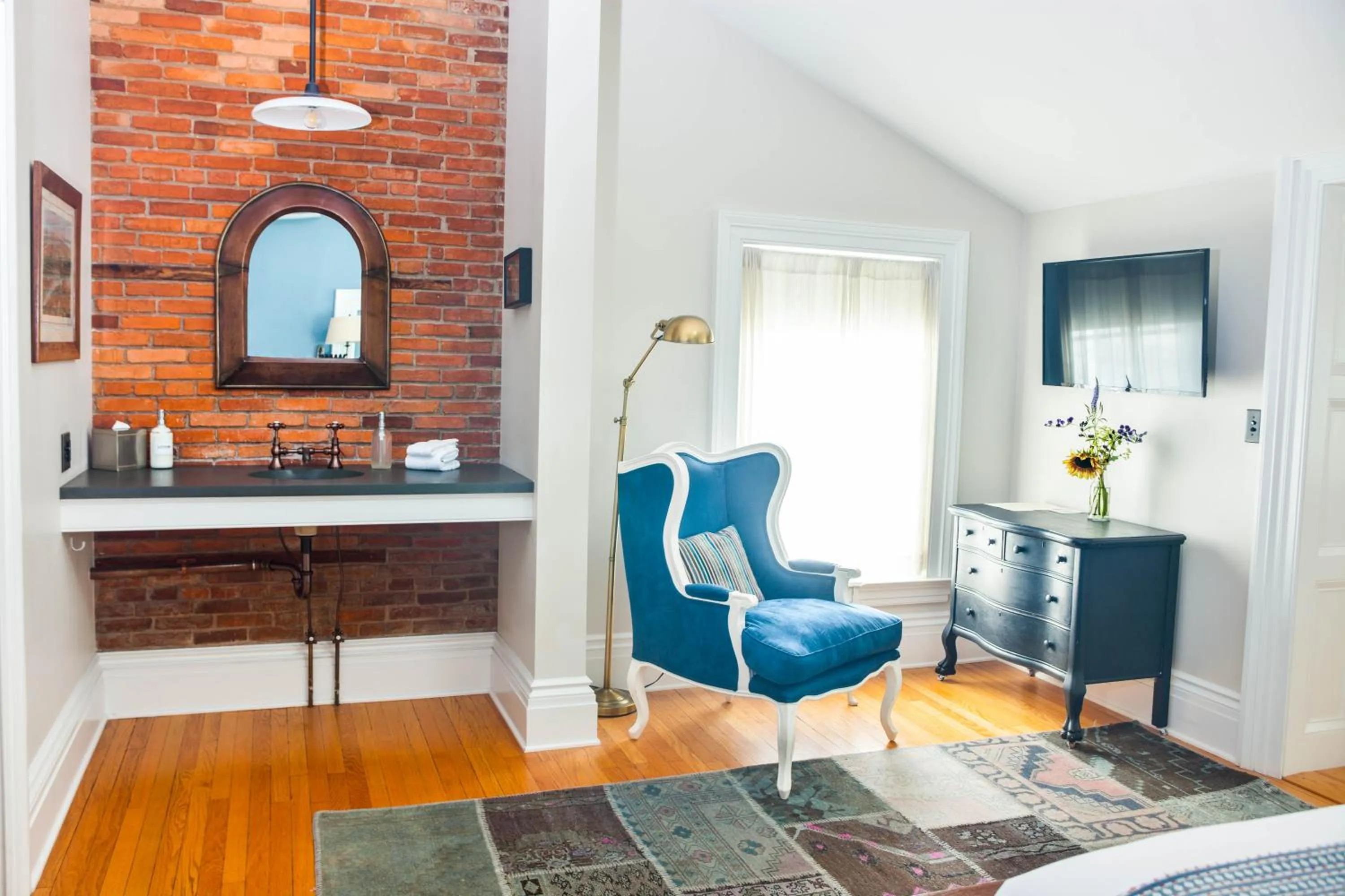 TV and multimedia in Argos Inn - Ithaca's Boutique Hotel