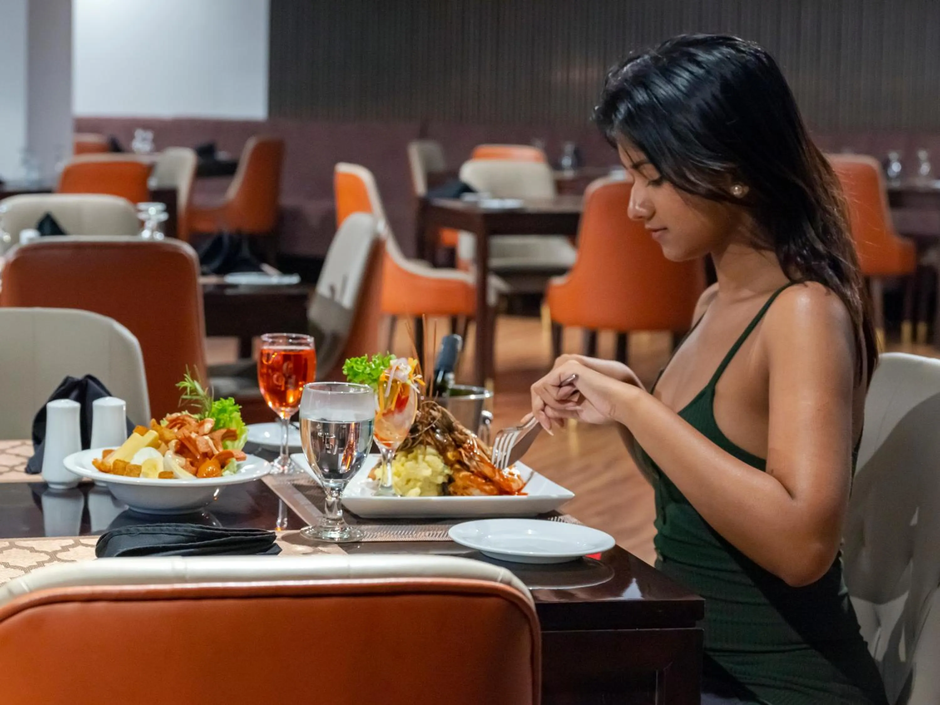 Restaurant/places to eat in Corundum Breeze Negombo