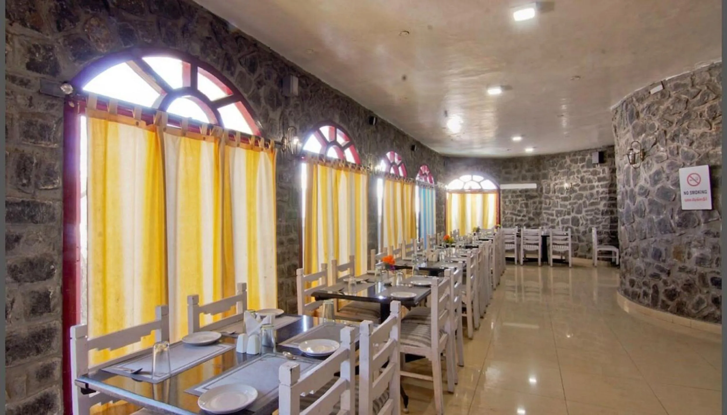 Dining area in COASTAL GRAND HIGH LAND PARADE