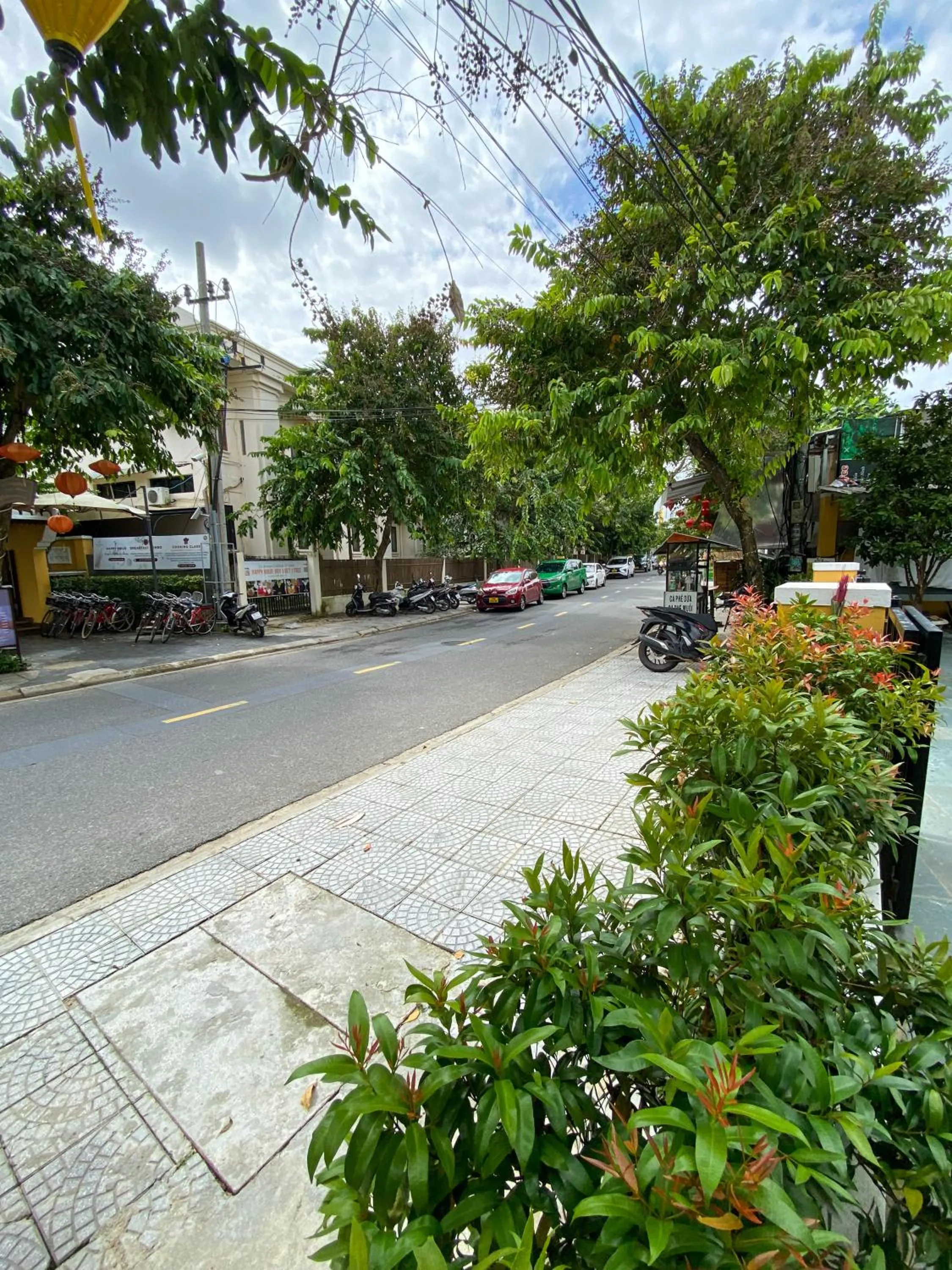 Cycling in White House Central Villa