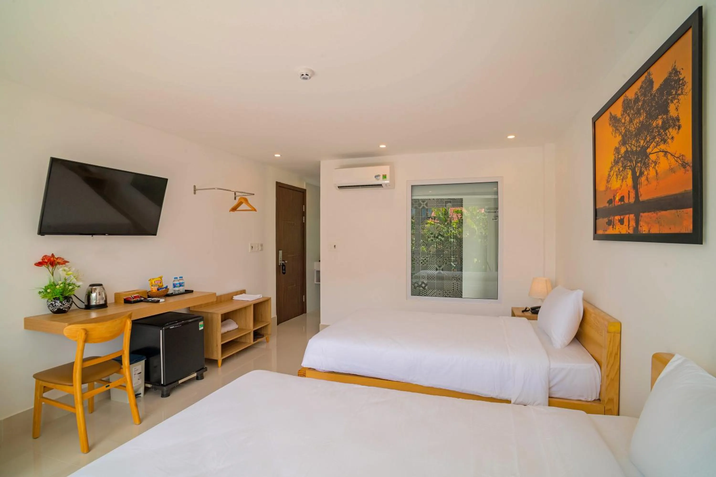 Shower, Bed in White House Central Villa