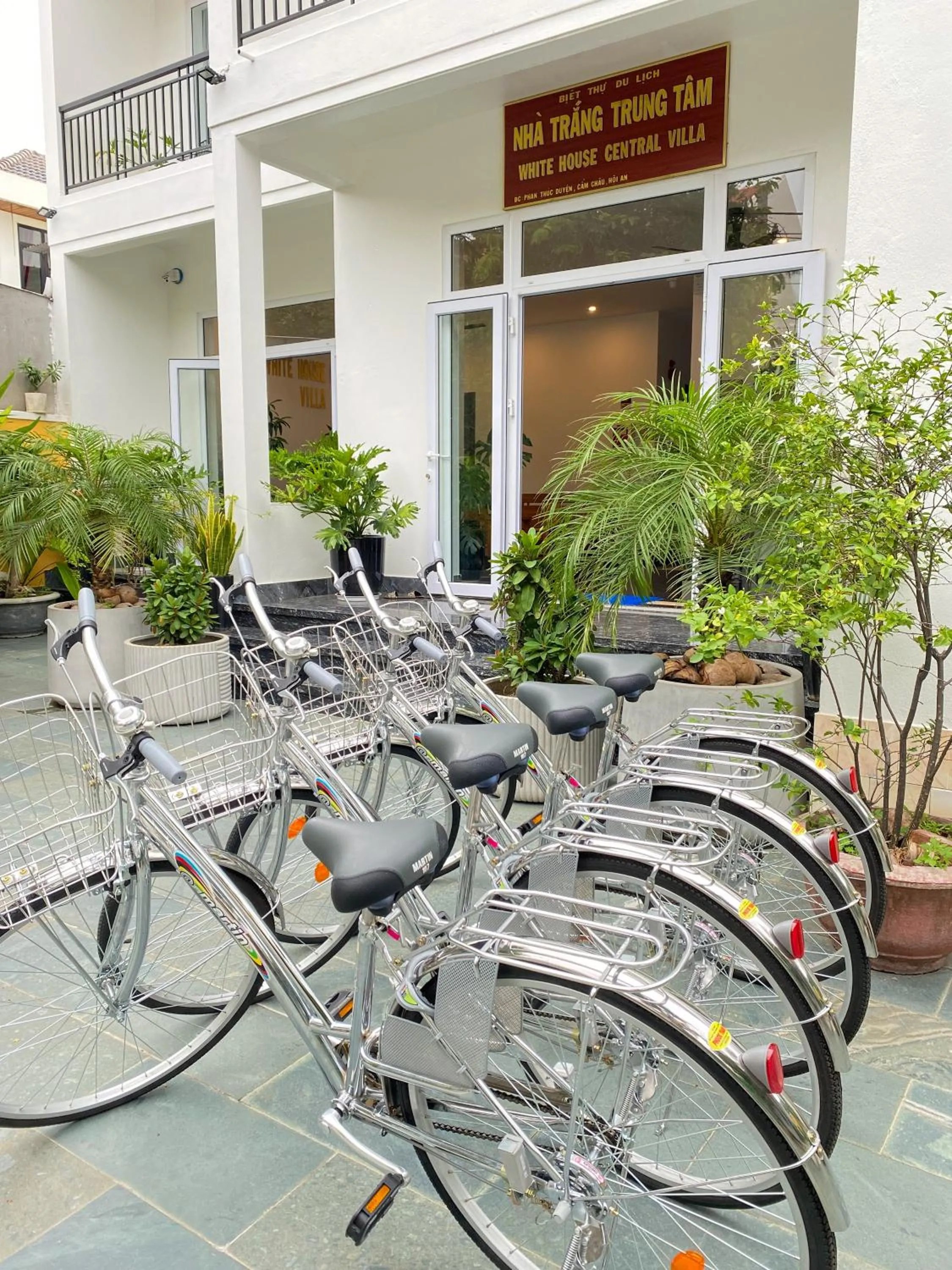 Cycling in White House Central Villa