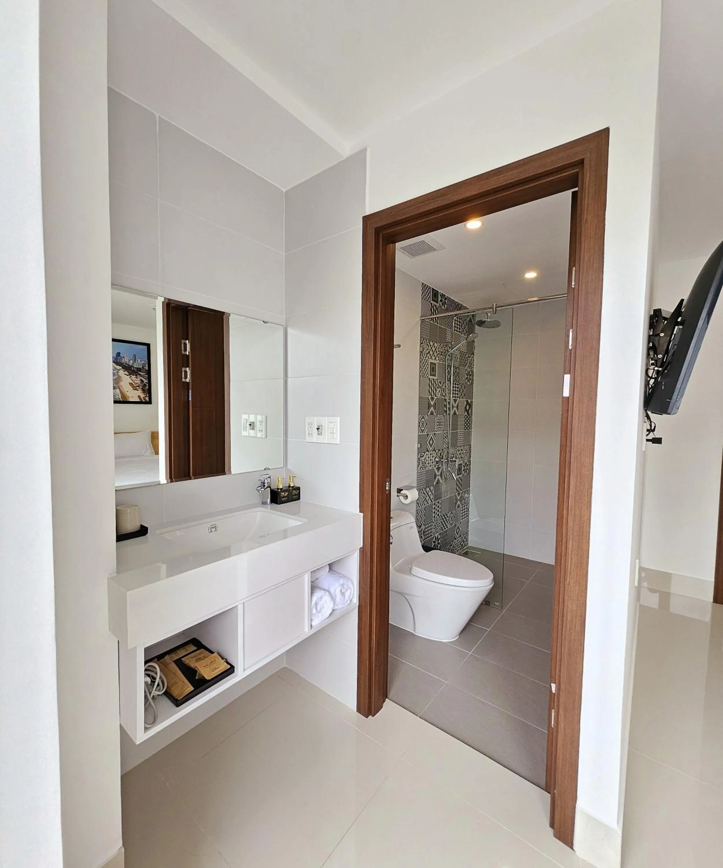 Shower in White House Central Villa
