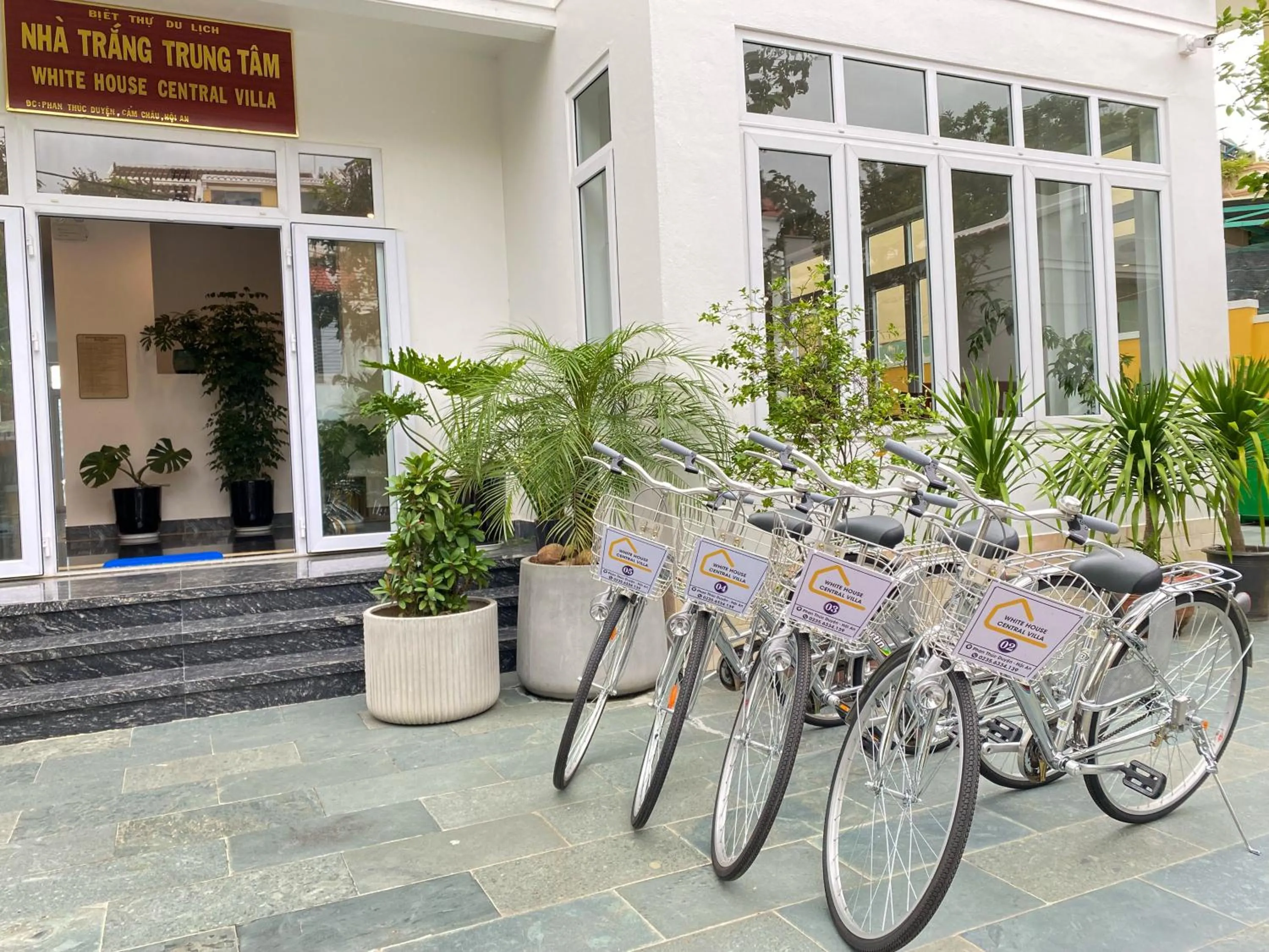 Cycling in White House Central Villa