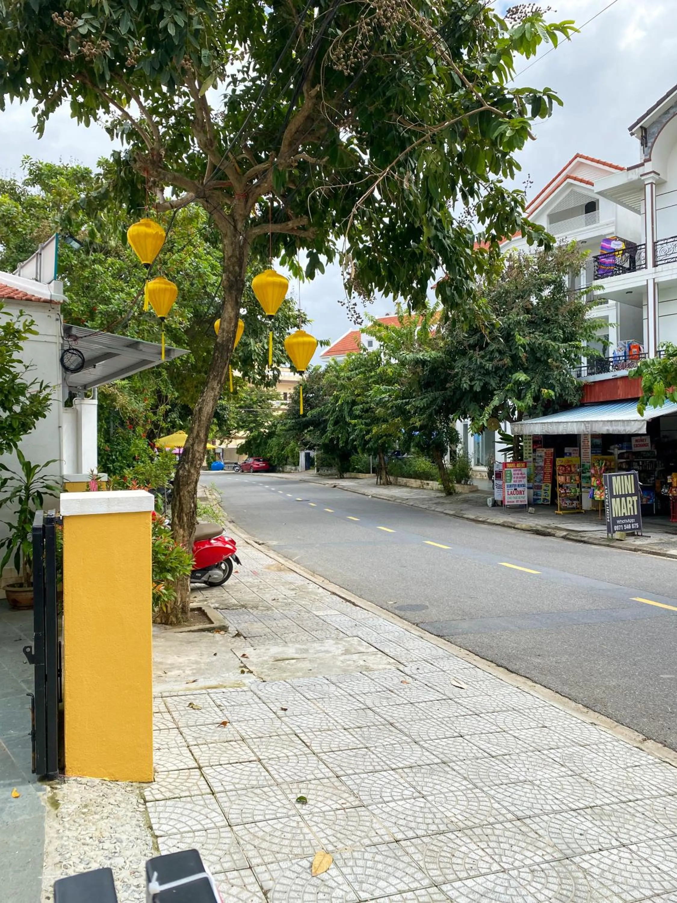 Cycling in White House Central Villa
