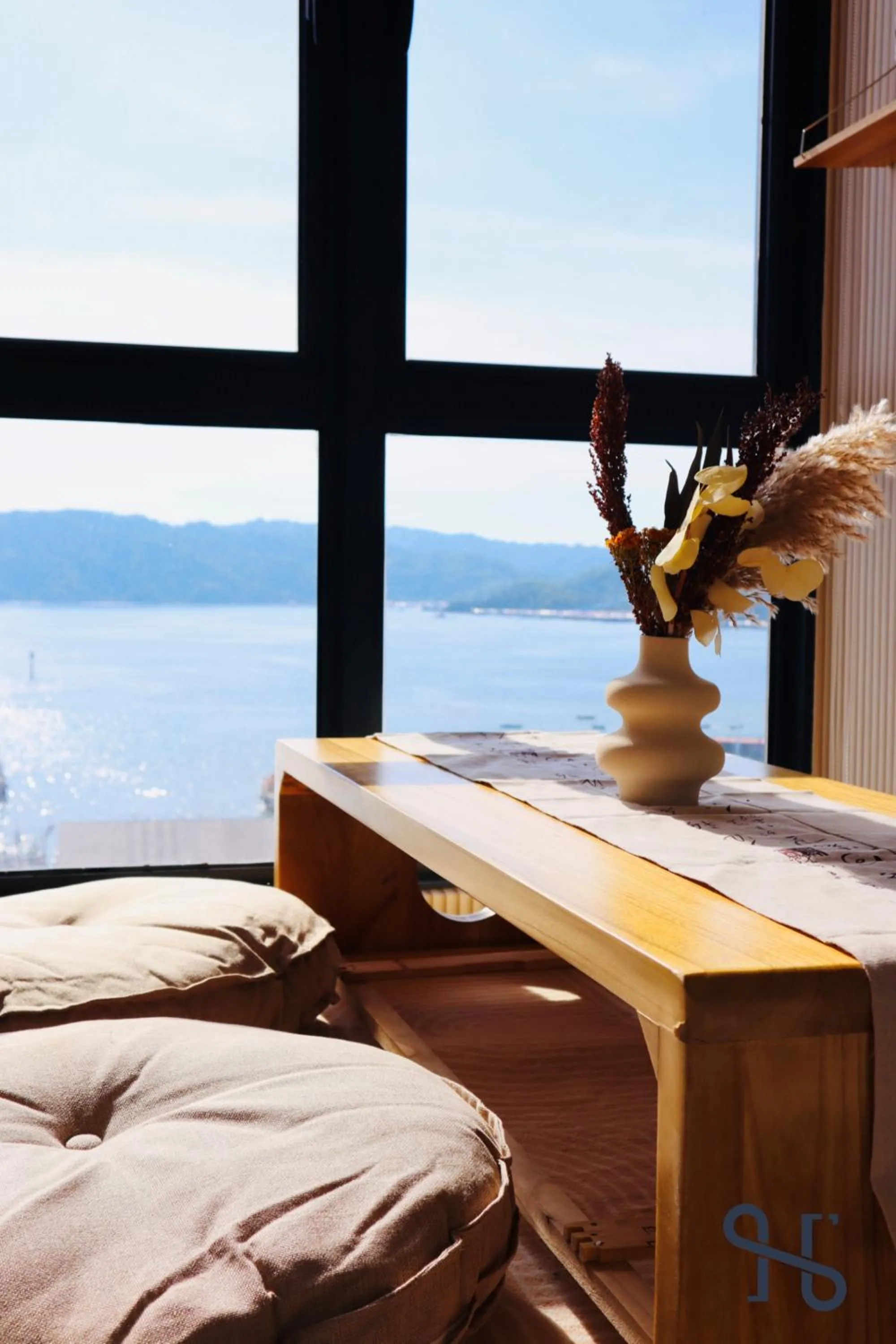 Living room in The Shore by Homesuite'