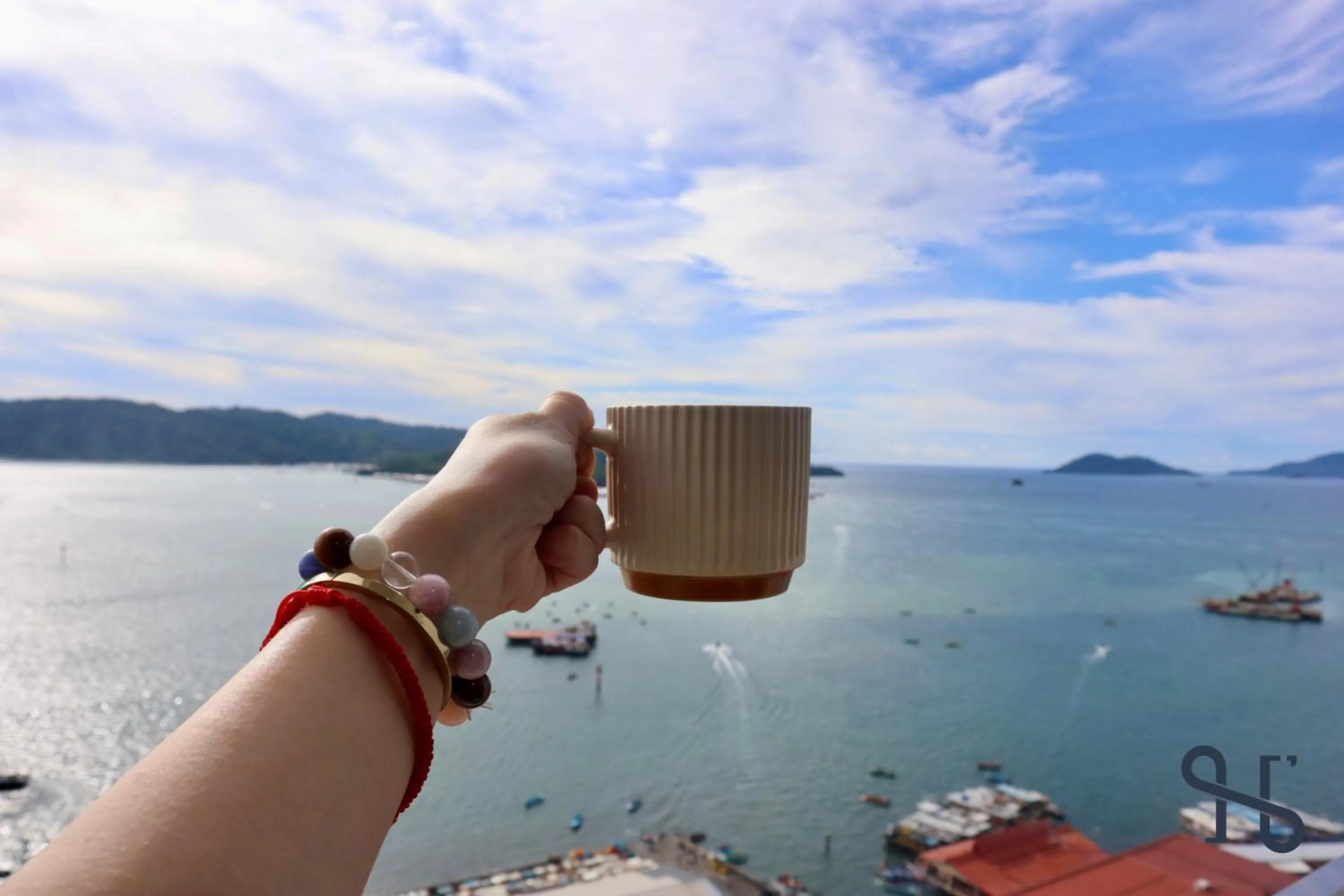 Balcony/Terrace in The Shore by Homesuite'