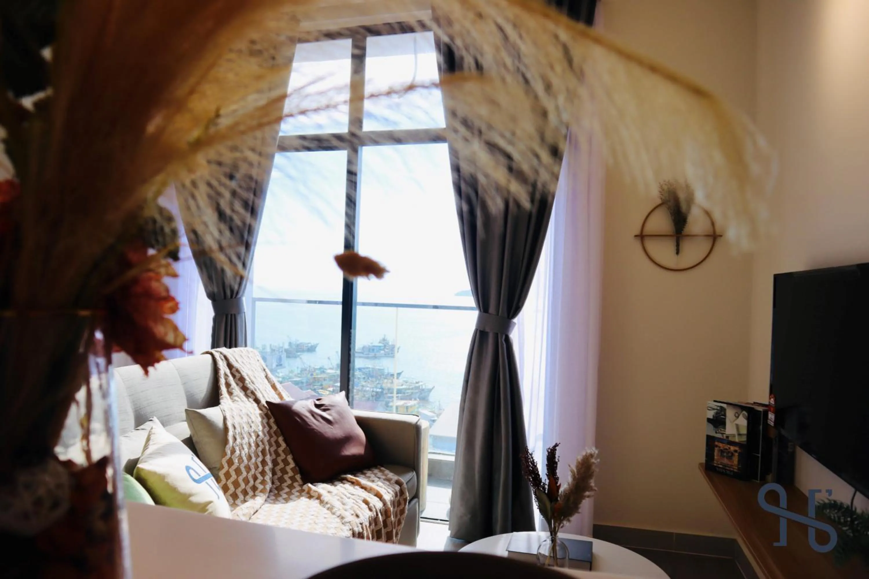 Living room in The Shore by Homesuite'