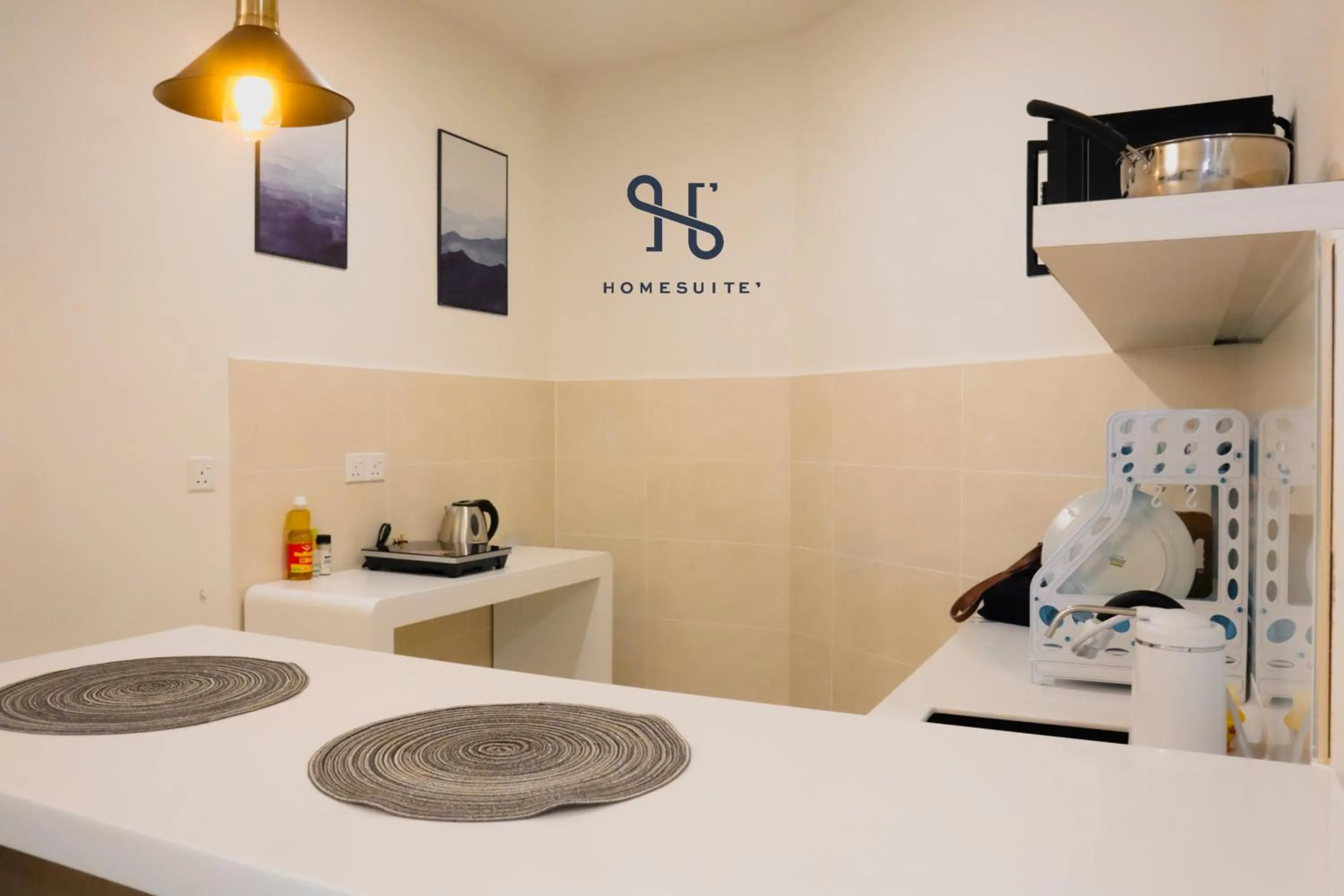 Kitchen or kitchenette in The Shore by Homesuite'