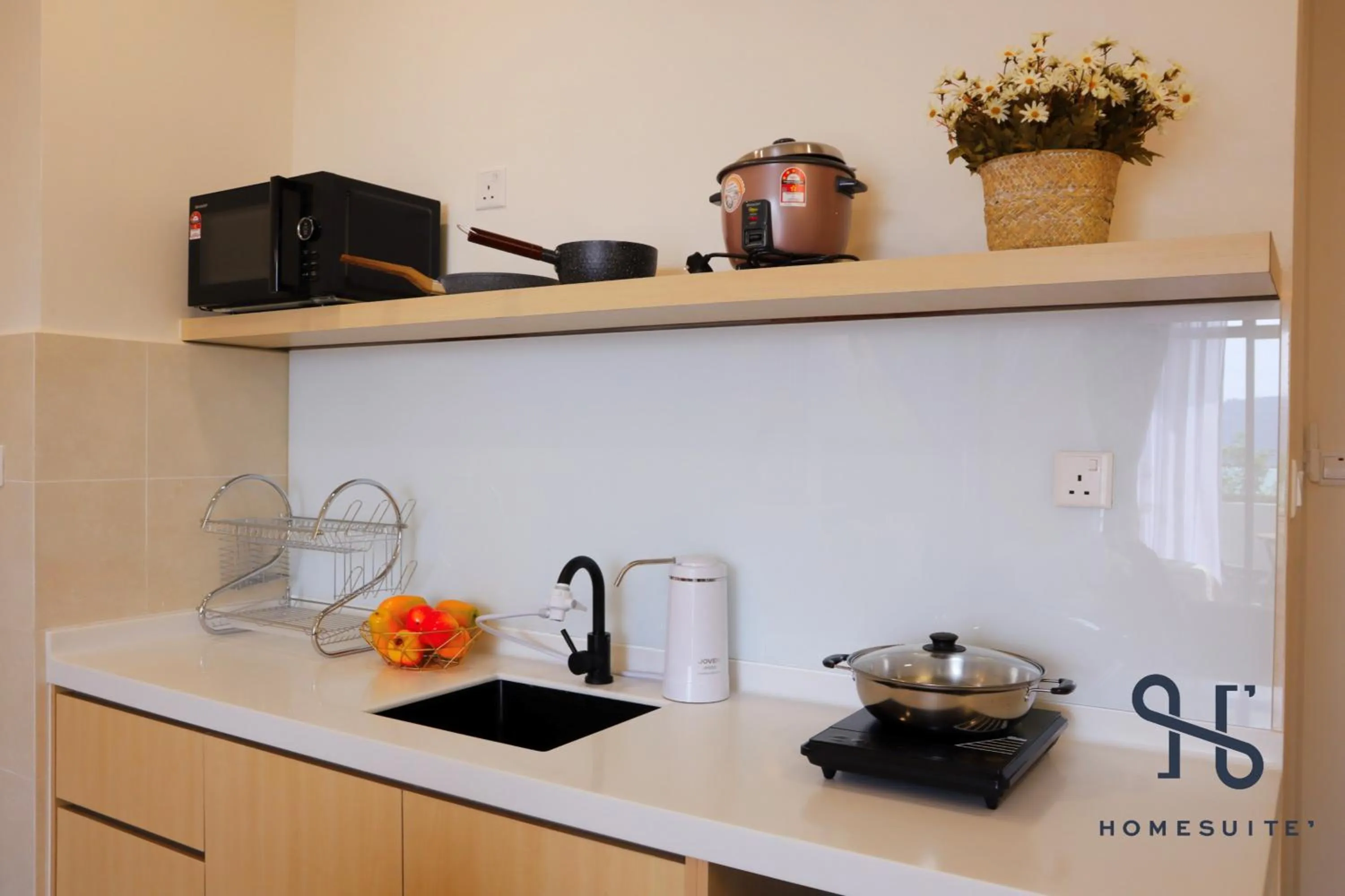 Kitchen or kitchenette in The Shore by Homesuite'