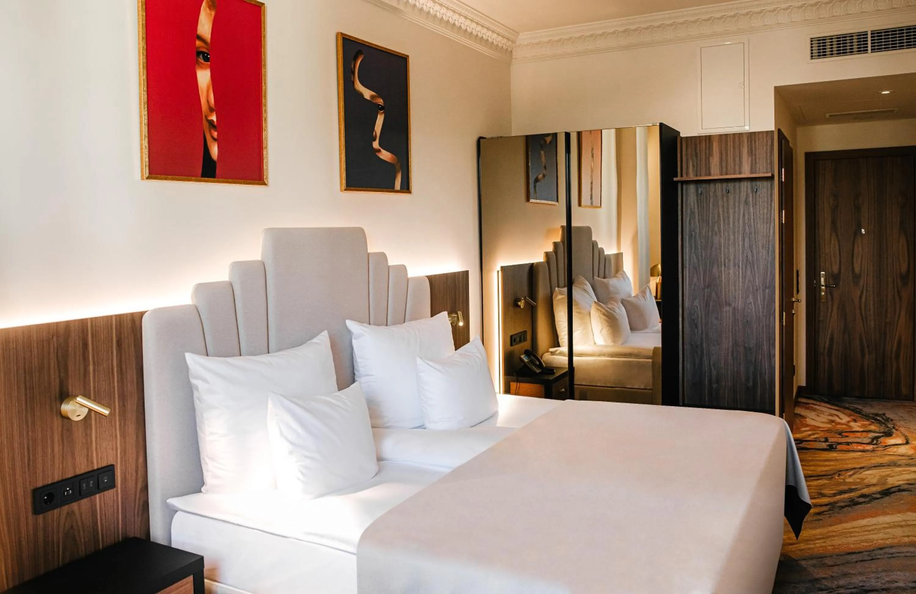 Photo of the whole room, Bed in Nadiya Palace & Wellness