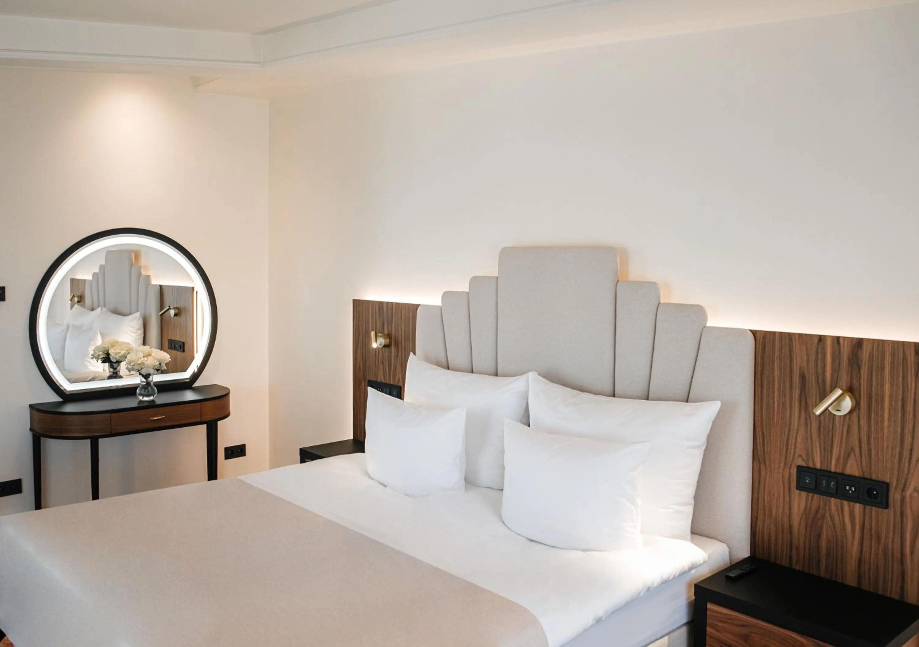 Photo of the whole room, Bed in Nadiya Palace & Wellness