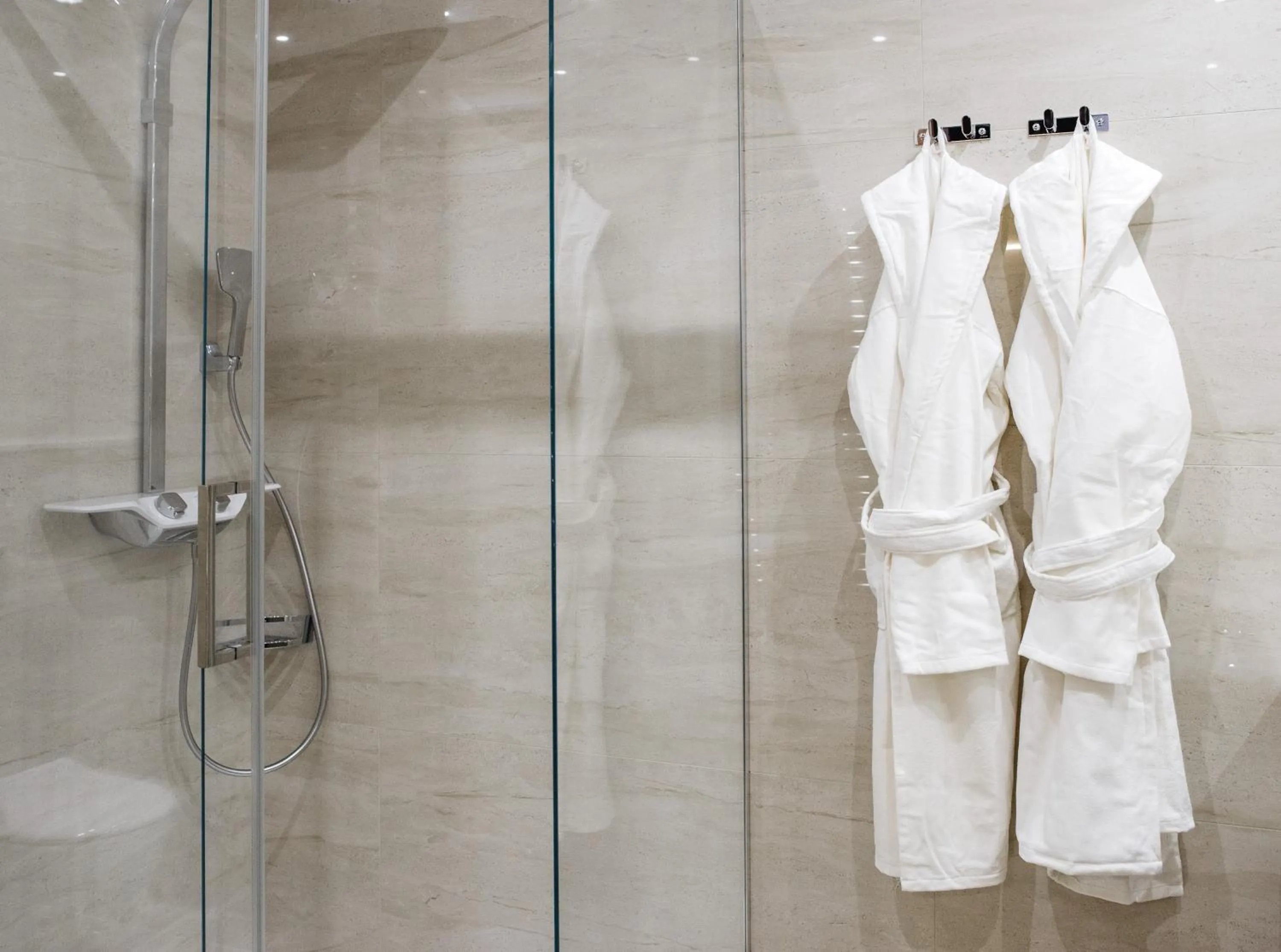 Shower in Nadiya Palace & Wellness