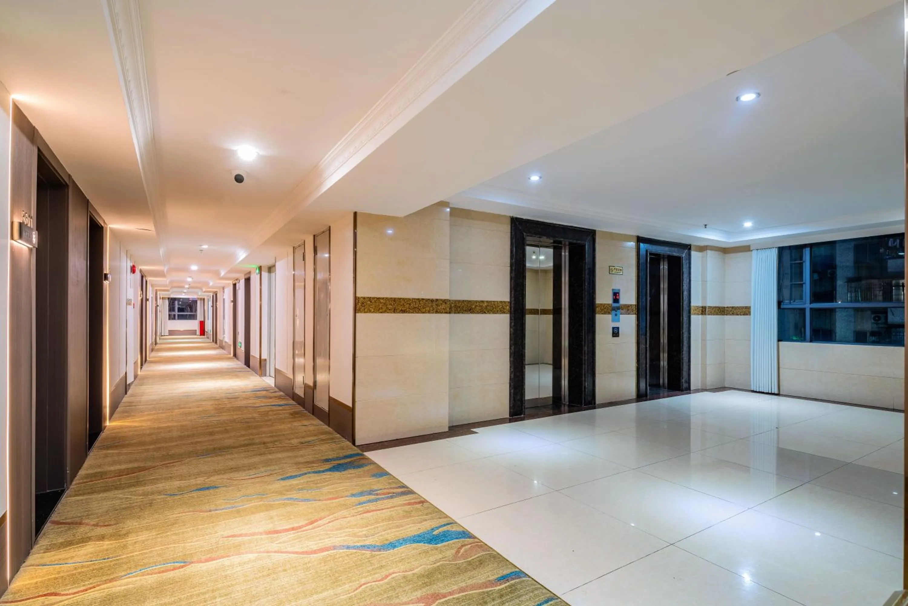 elevator in Mei Gang Hotel