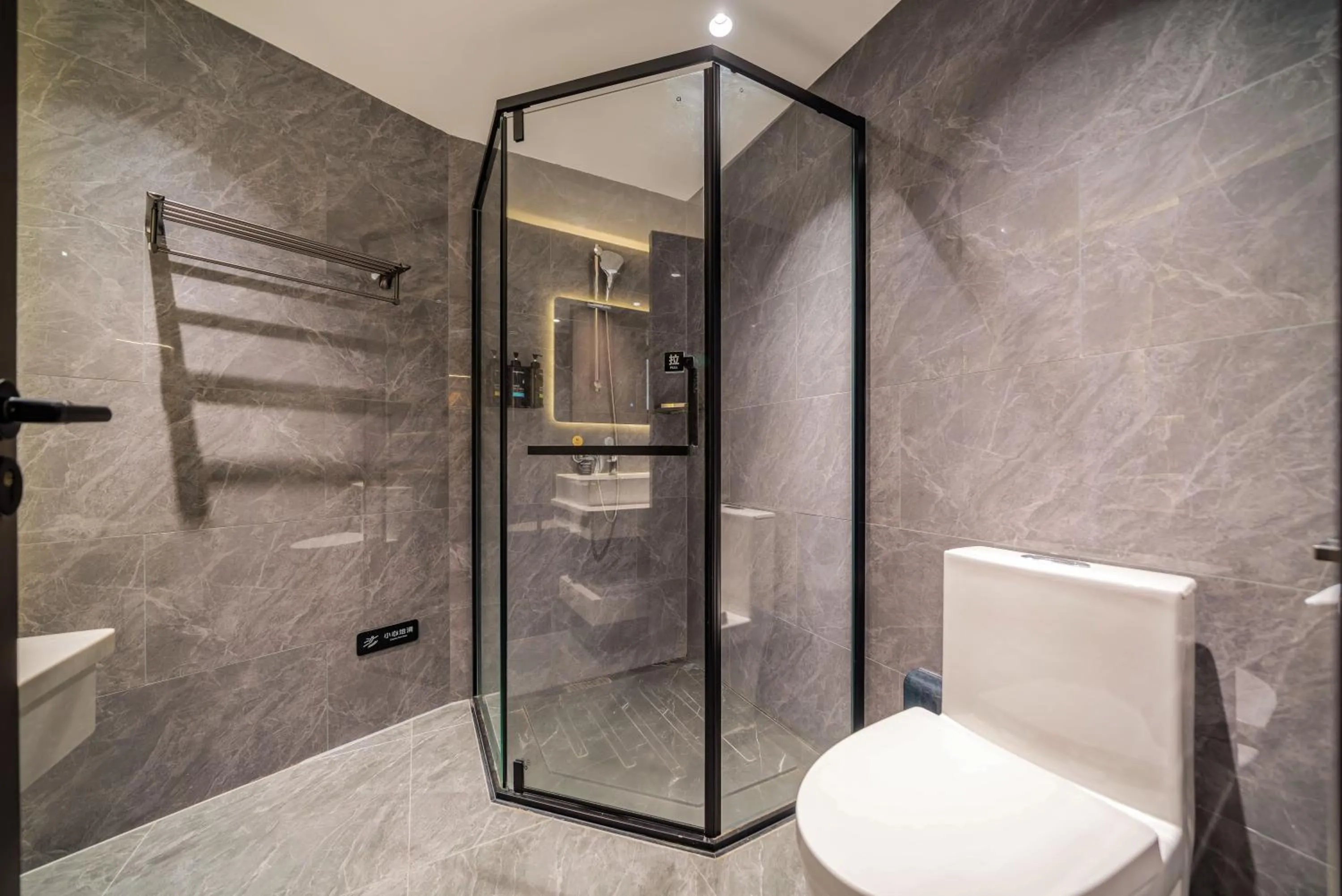 Shower in Mei Gang Hotel