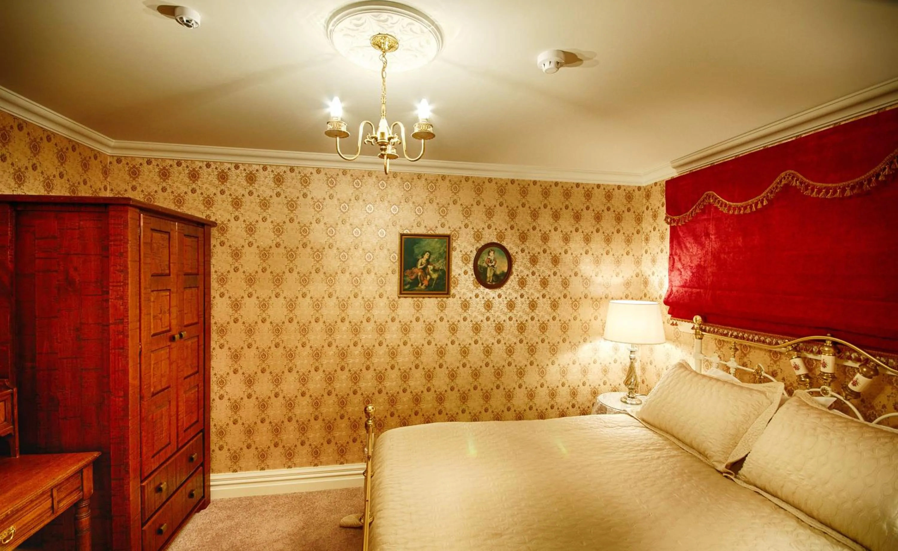 Bedroom, Bed in Theatre Royal Hotel