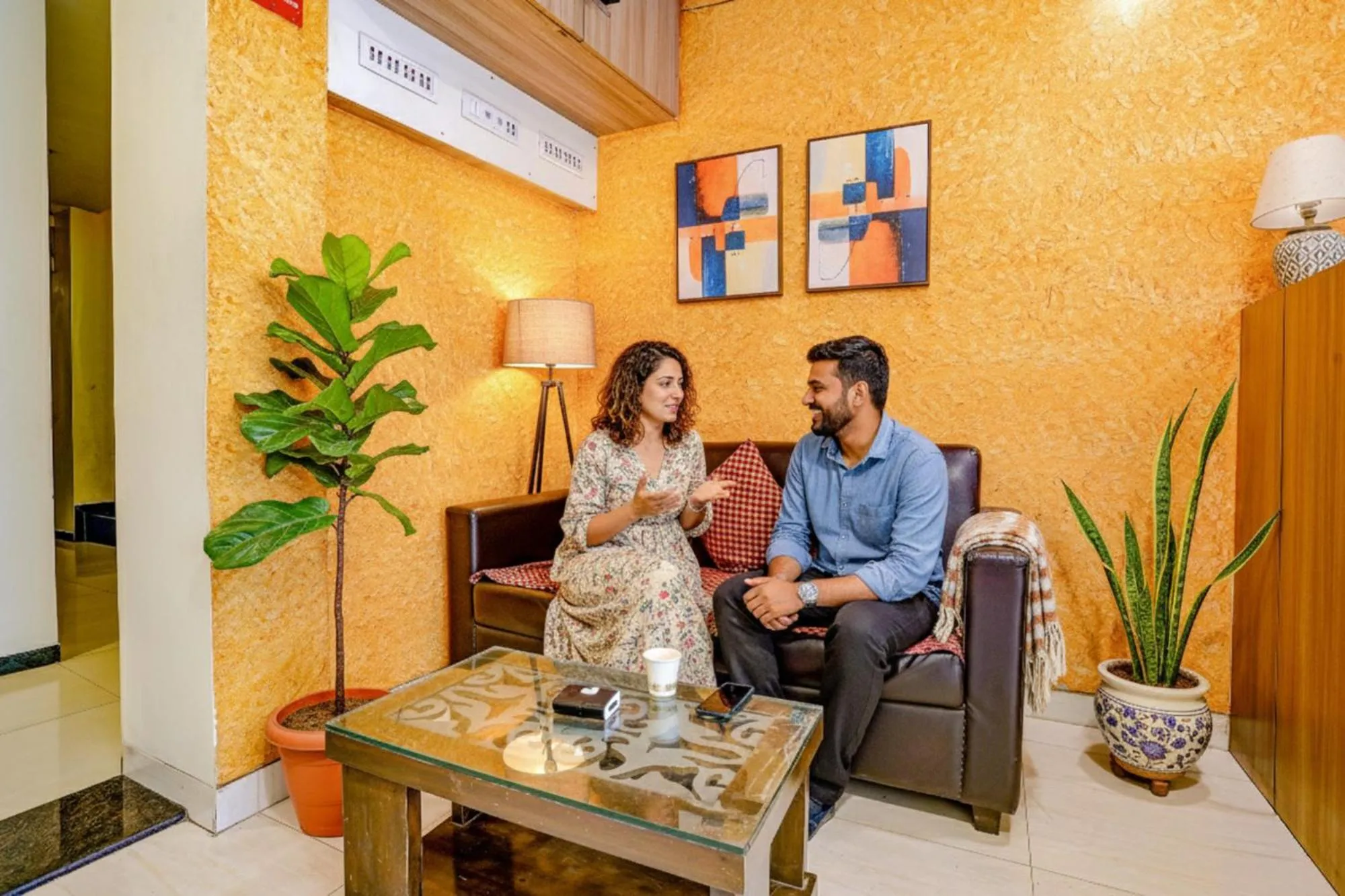 Seating area in FabExpress Prakash Inn - Nr Mumbai International Airport