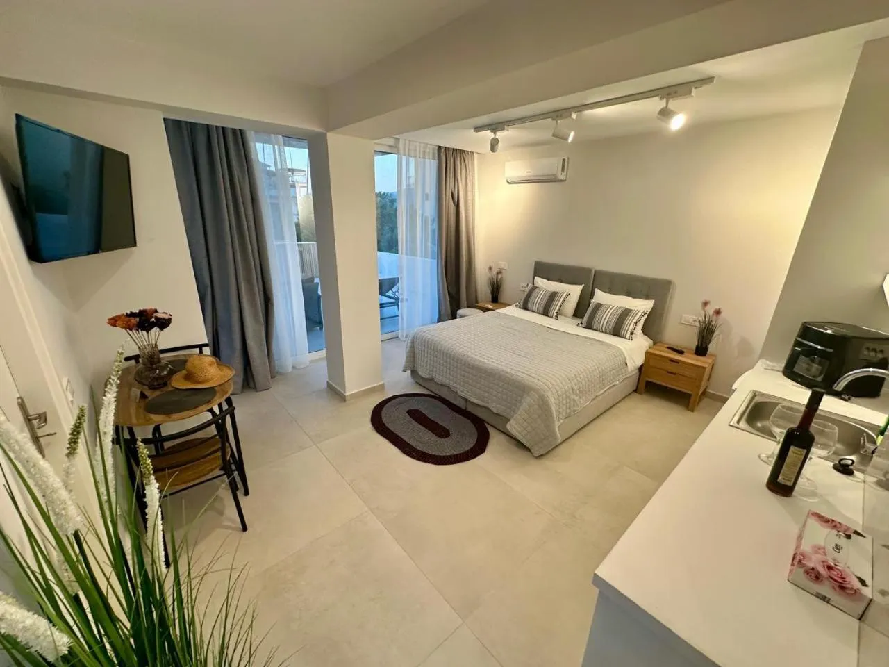 Bed in AMINA APARTMENTS