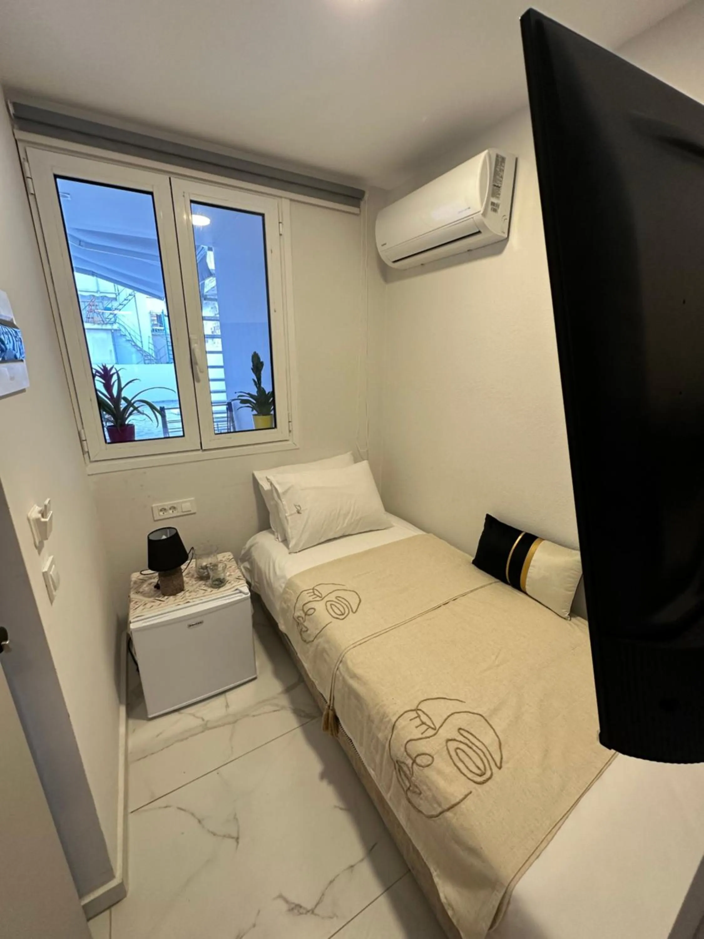 Bed in AMINA APARTMENTS