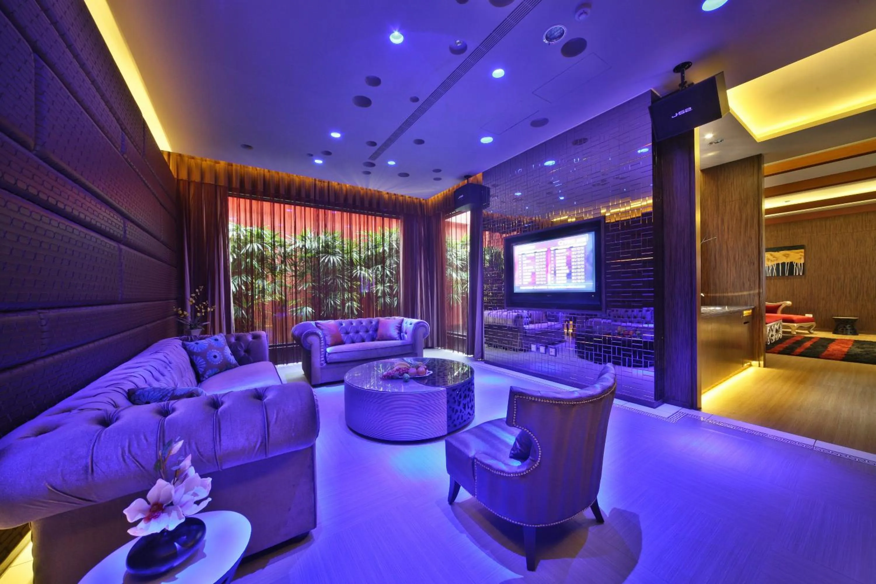 Karaoke in Han Guan Motel