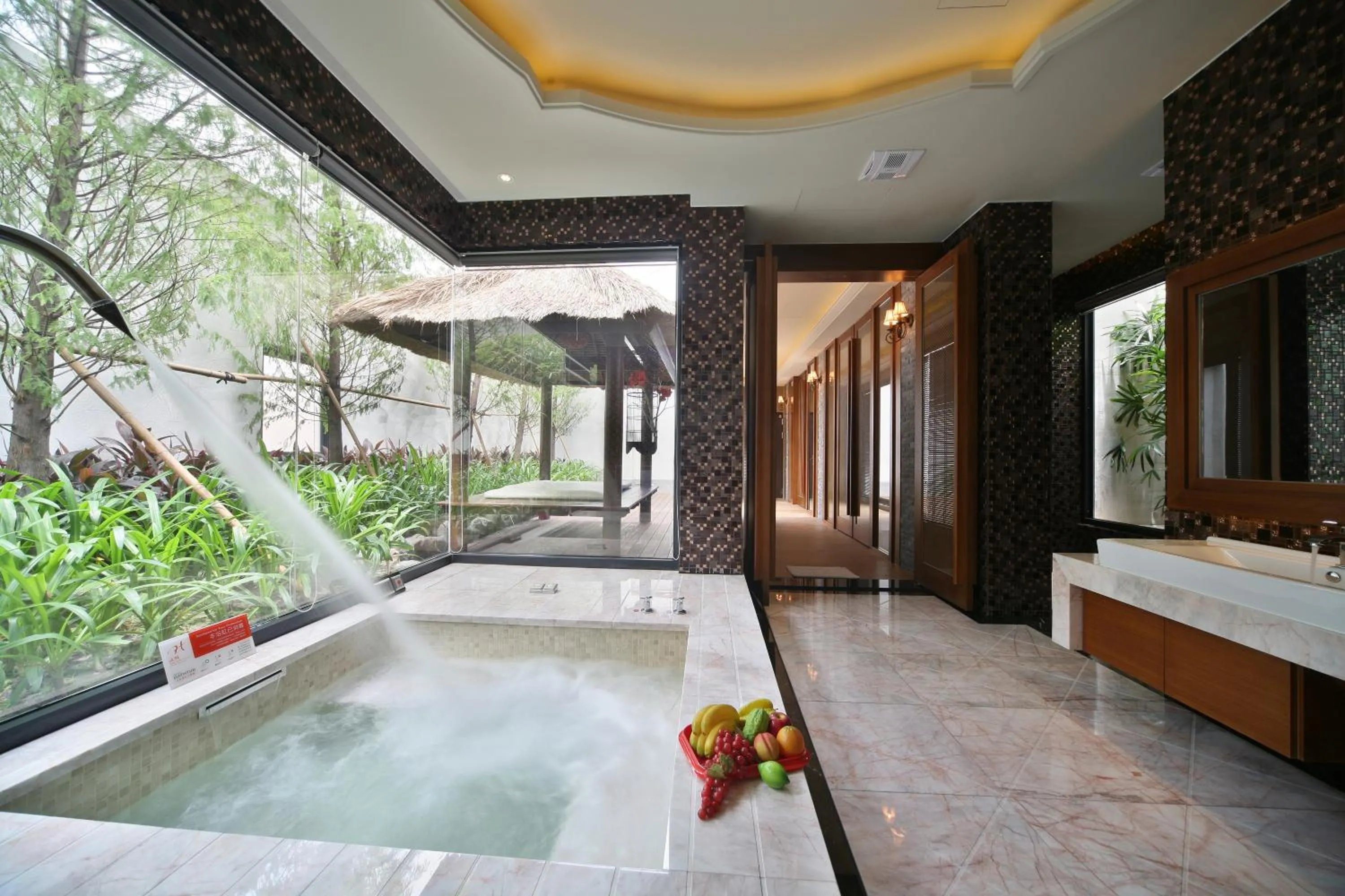 Hot Tub in Han Guan Motel