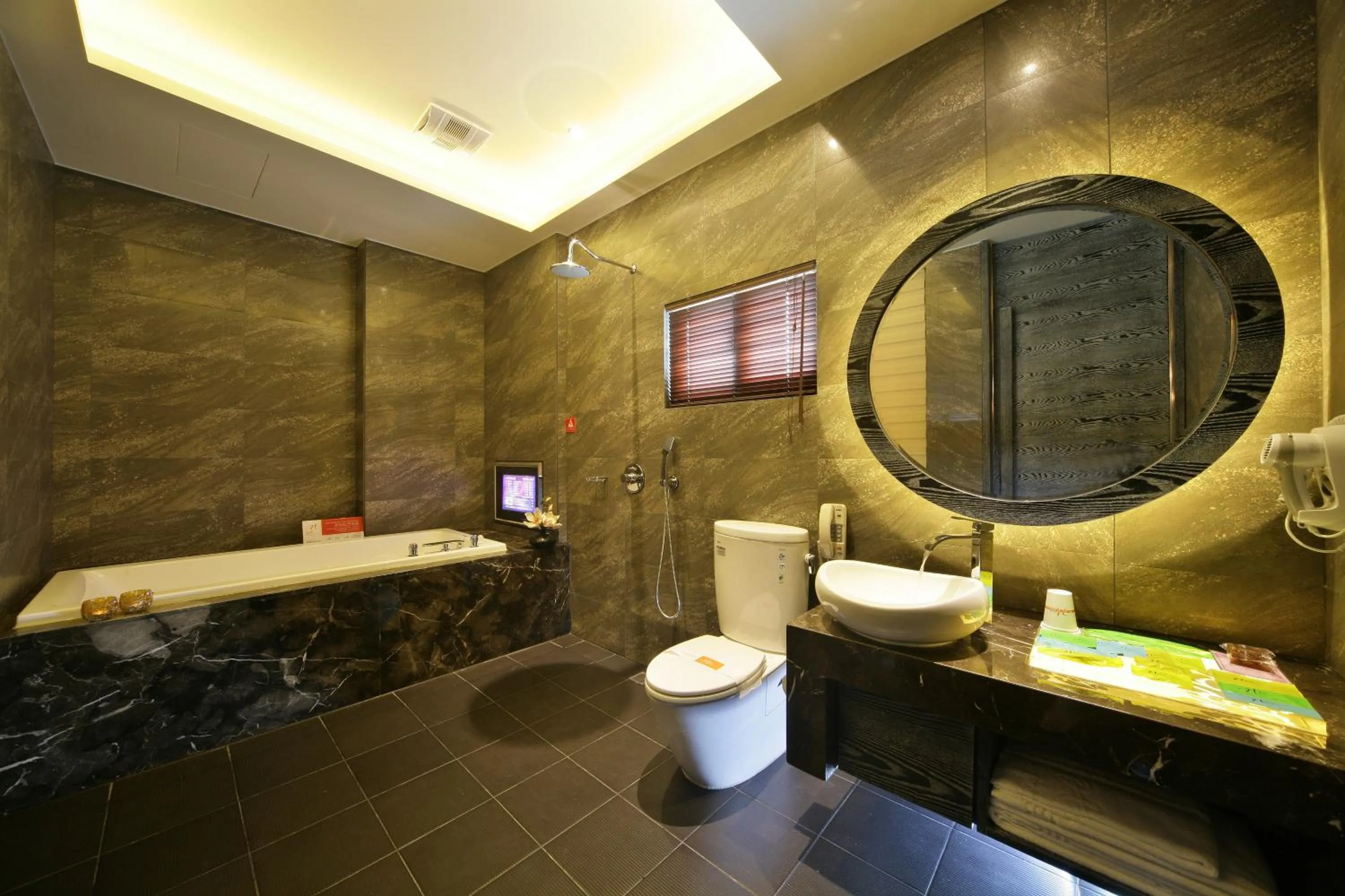 Toilet in Han Guan Motel