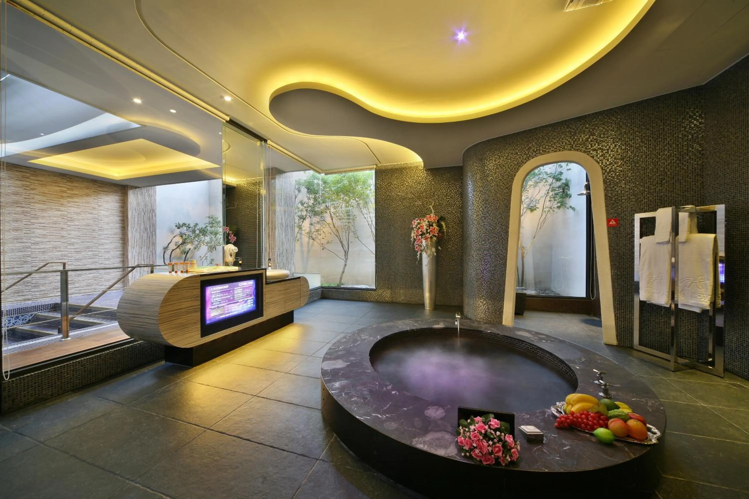 Hot Tub in Han Guan Motel