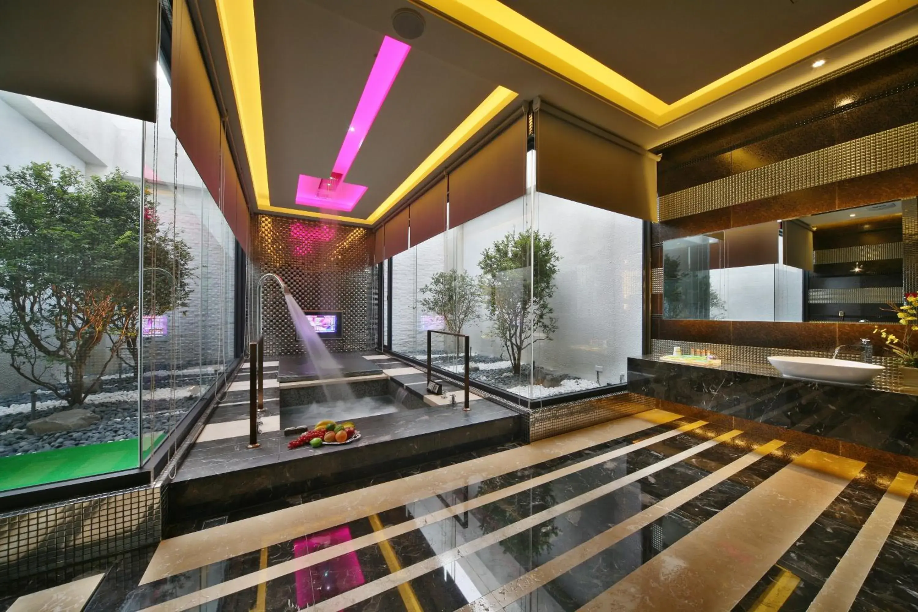 Deluxe Double Room - 2A(check in after 18:00 & Karaoke) in Han Guan Motel Deluxe Double Room - 2A(check in after 18:00 & Karaoke) in Han Guan Motel