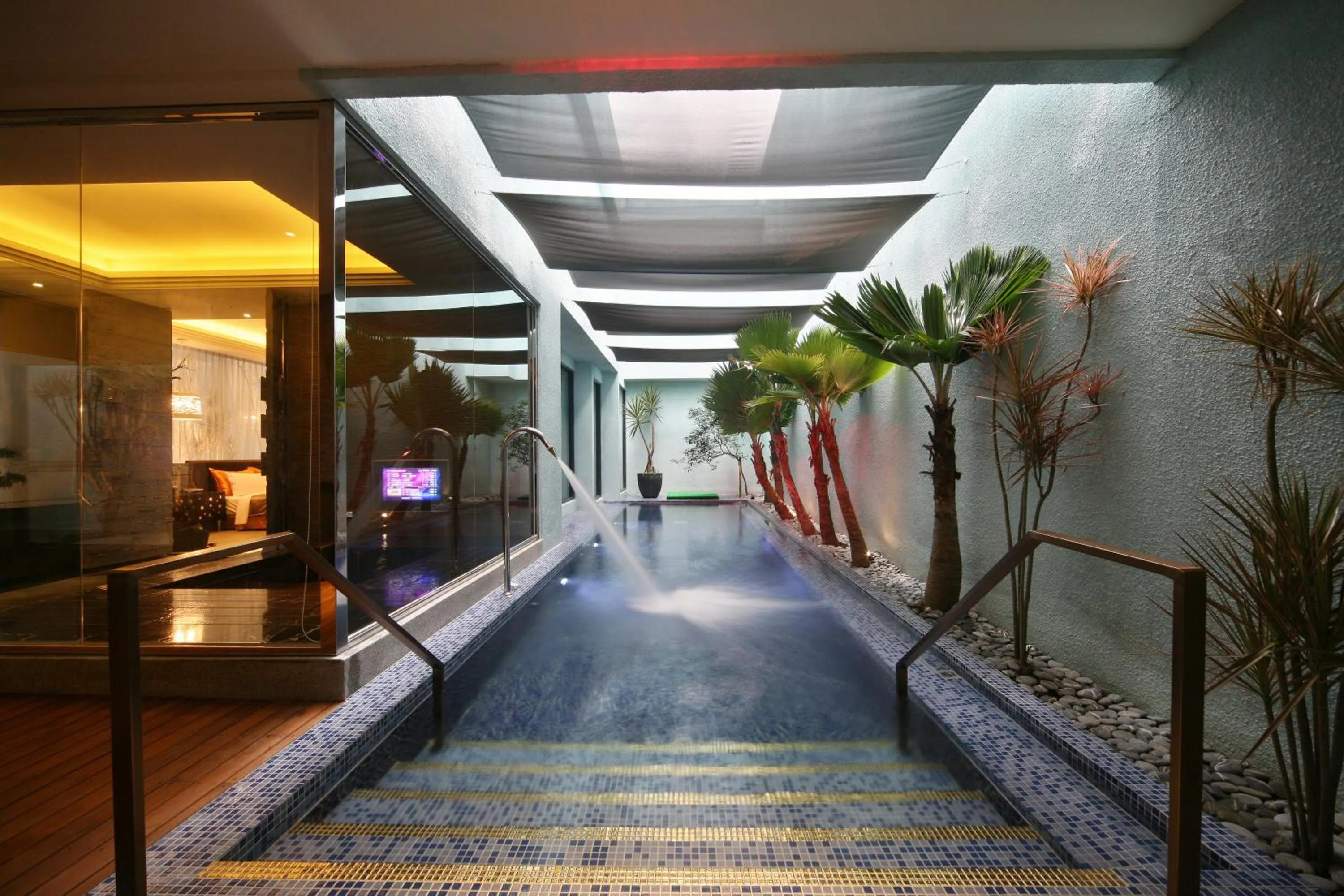 Pool view in Han Guan Motel