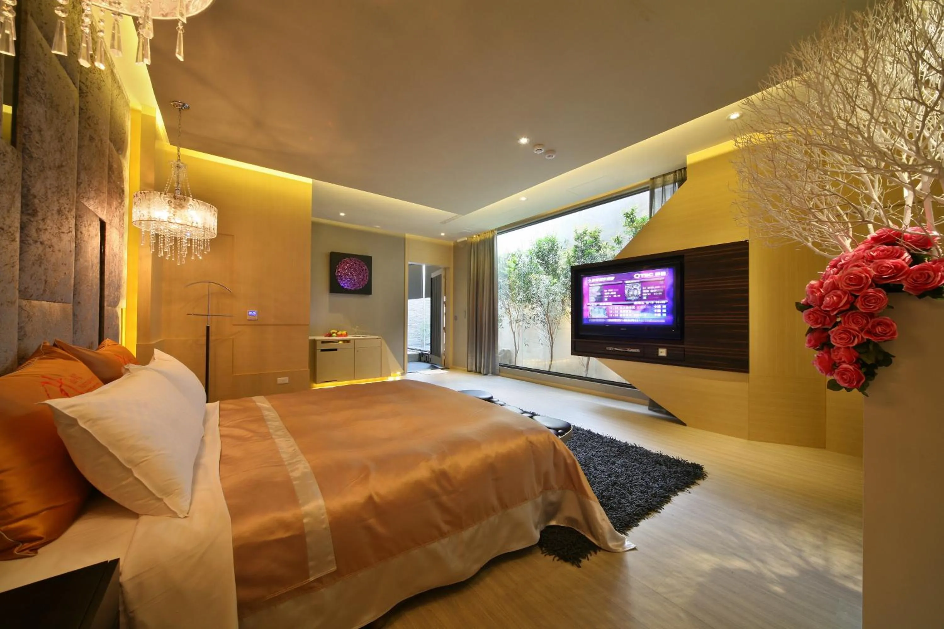 TV and multimedia, Bed in Han Guan Motel