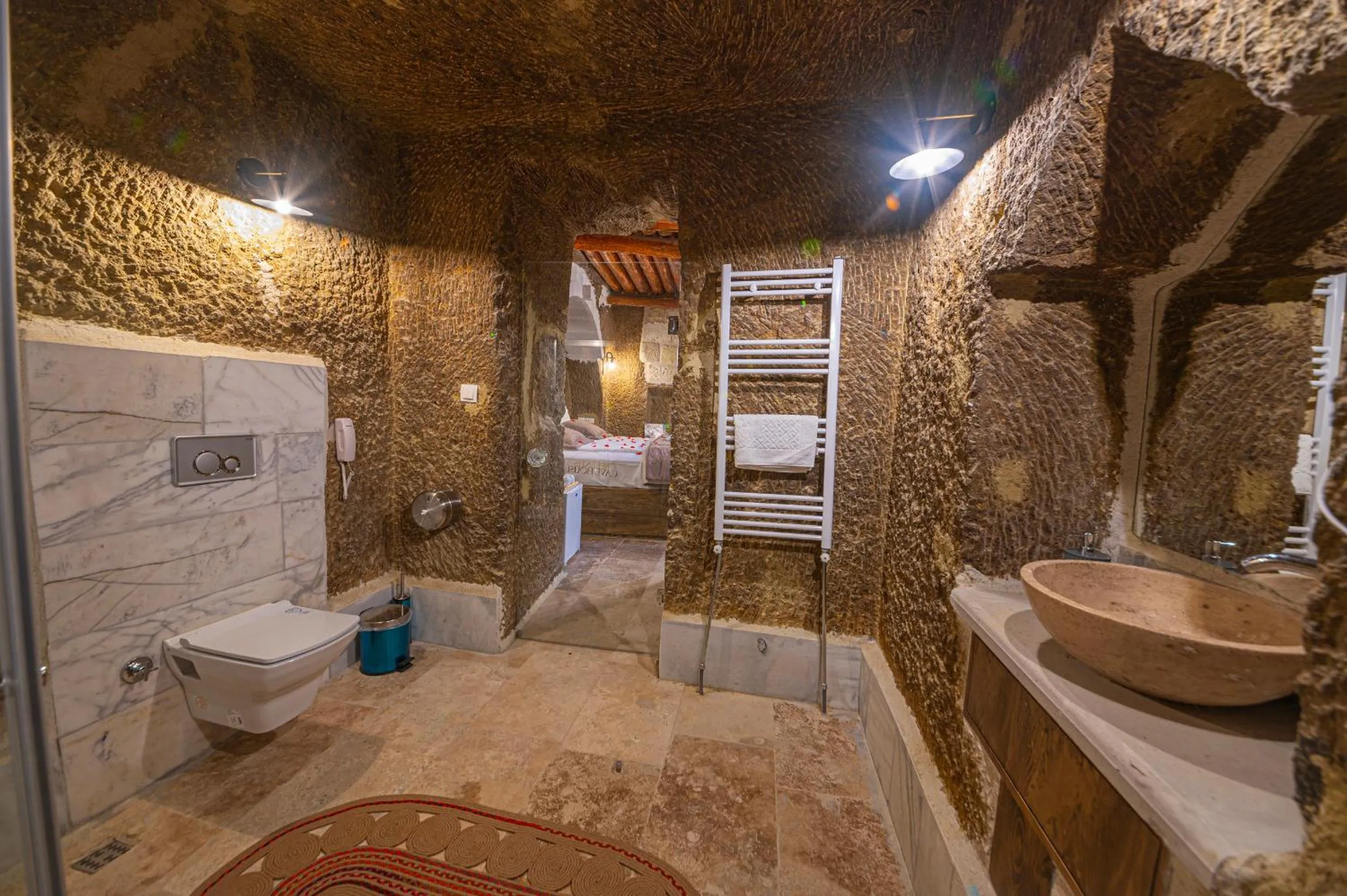 Toilet in Belenus Cave House