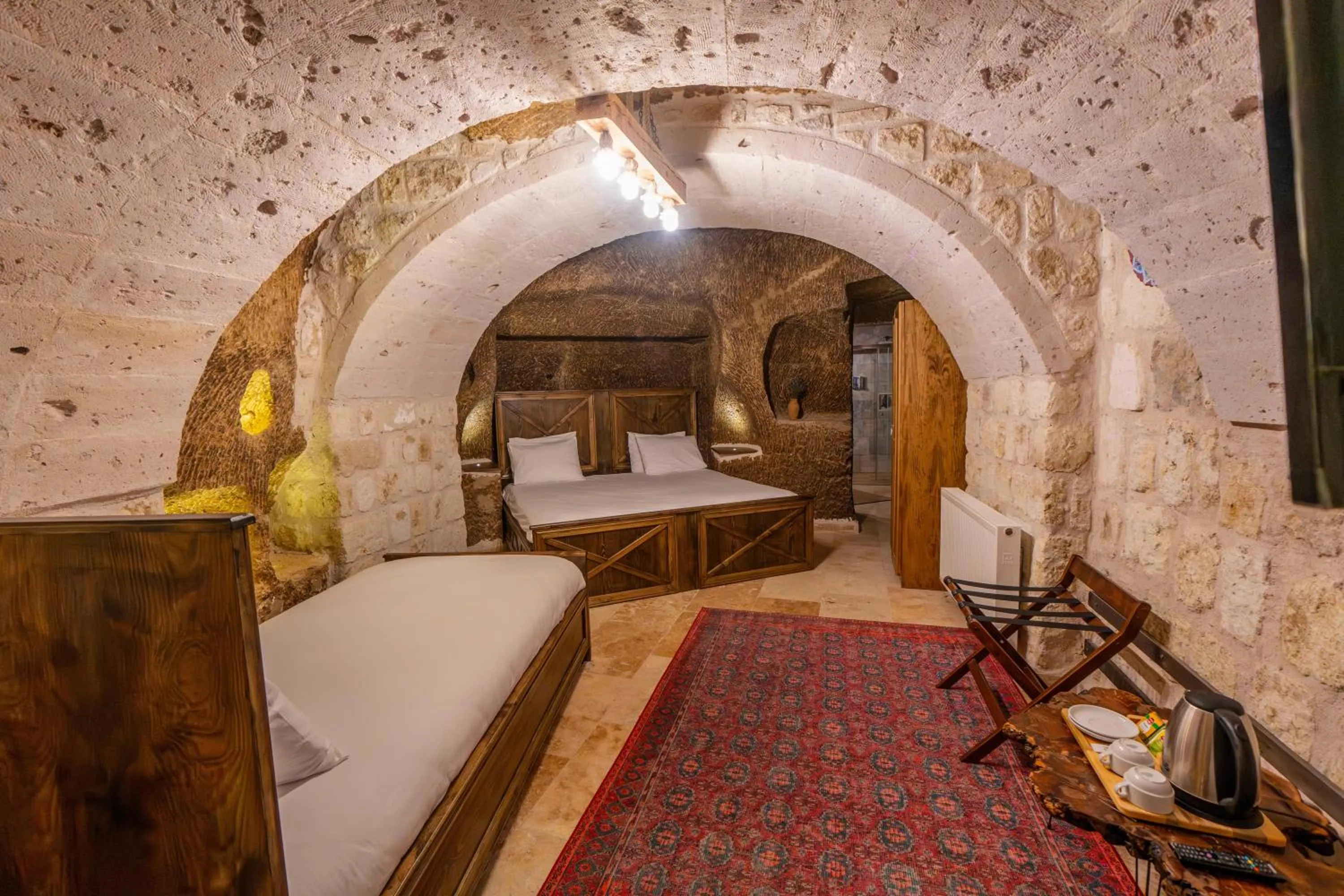 Photo of the whole room, Bed in Belenus Cave House