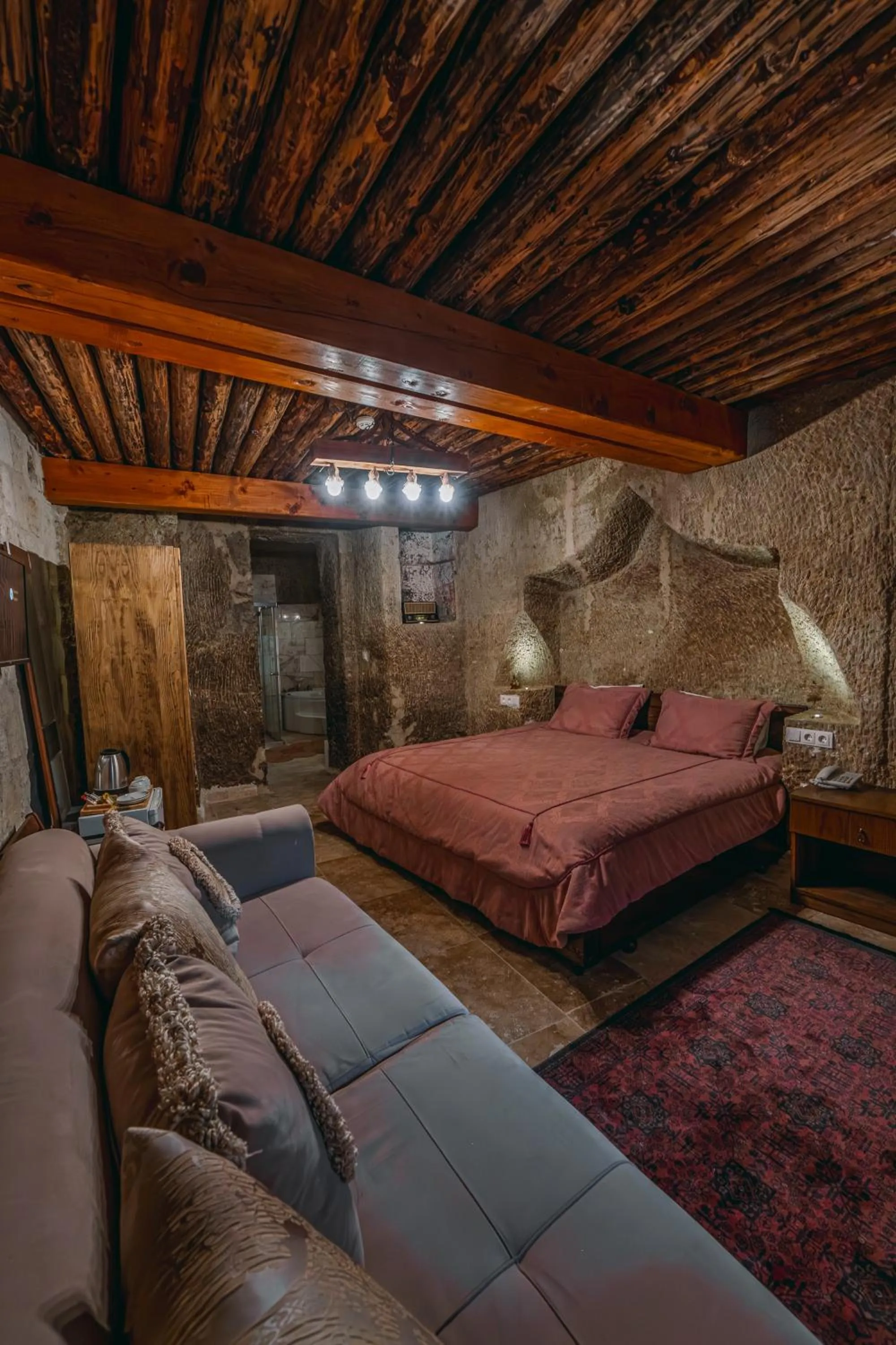 Photo of the whole room, Bed in Belenus Cave House