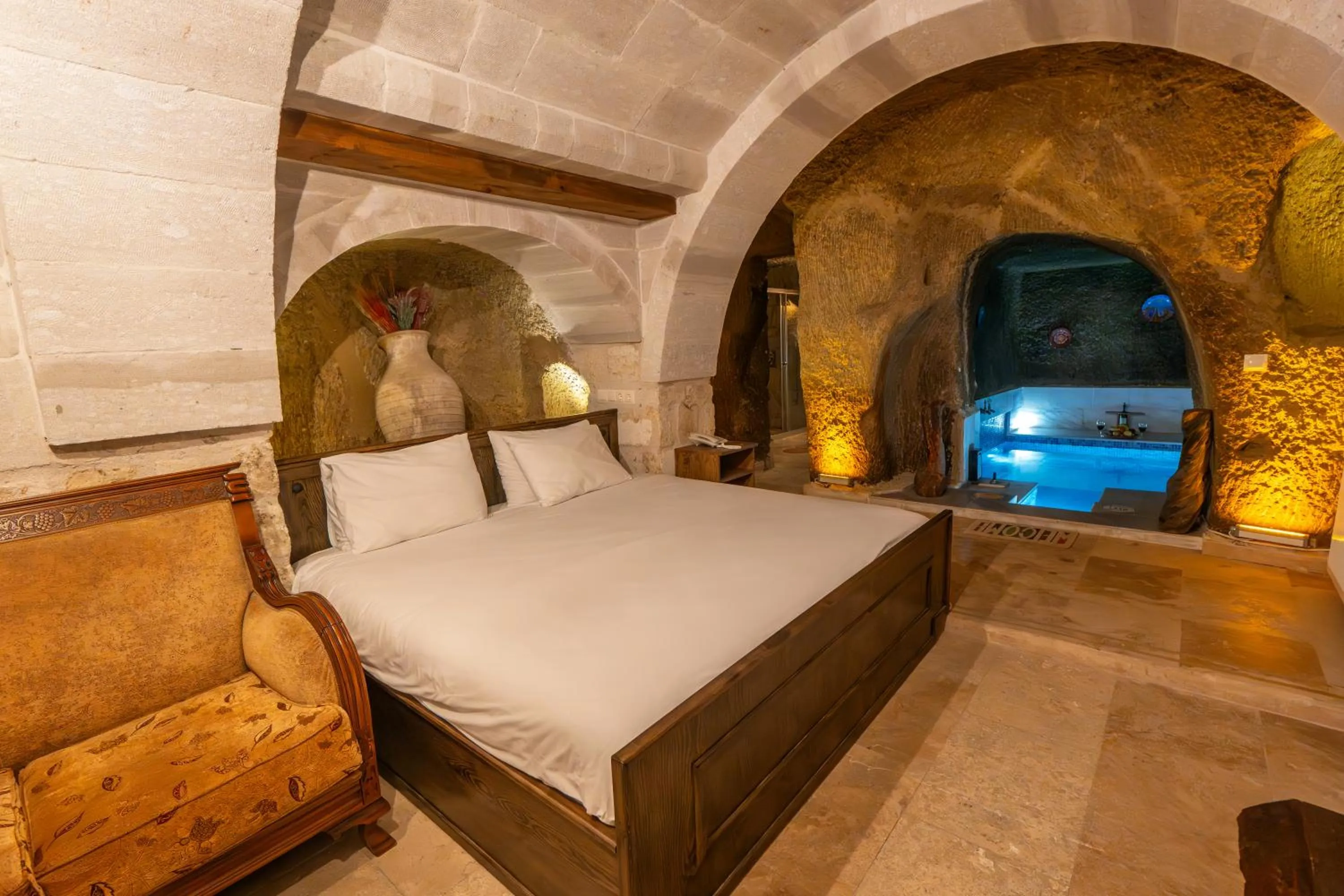 Hot Tub, Bed in Belenus Cave House