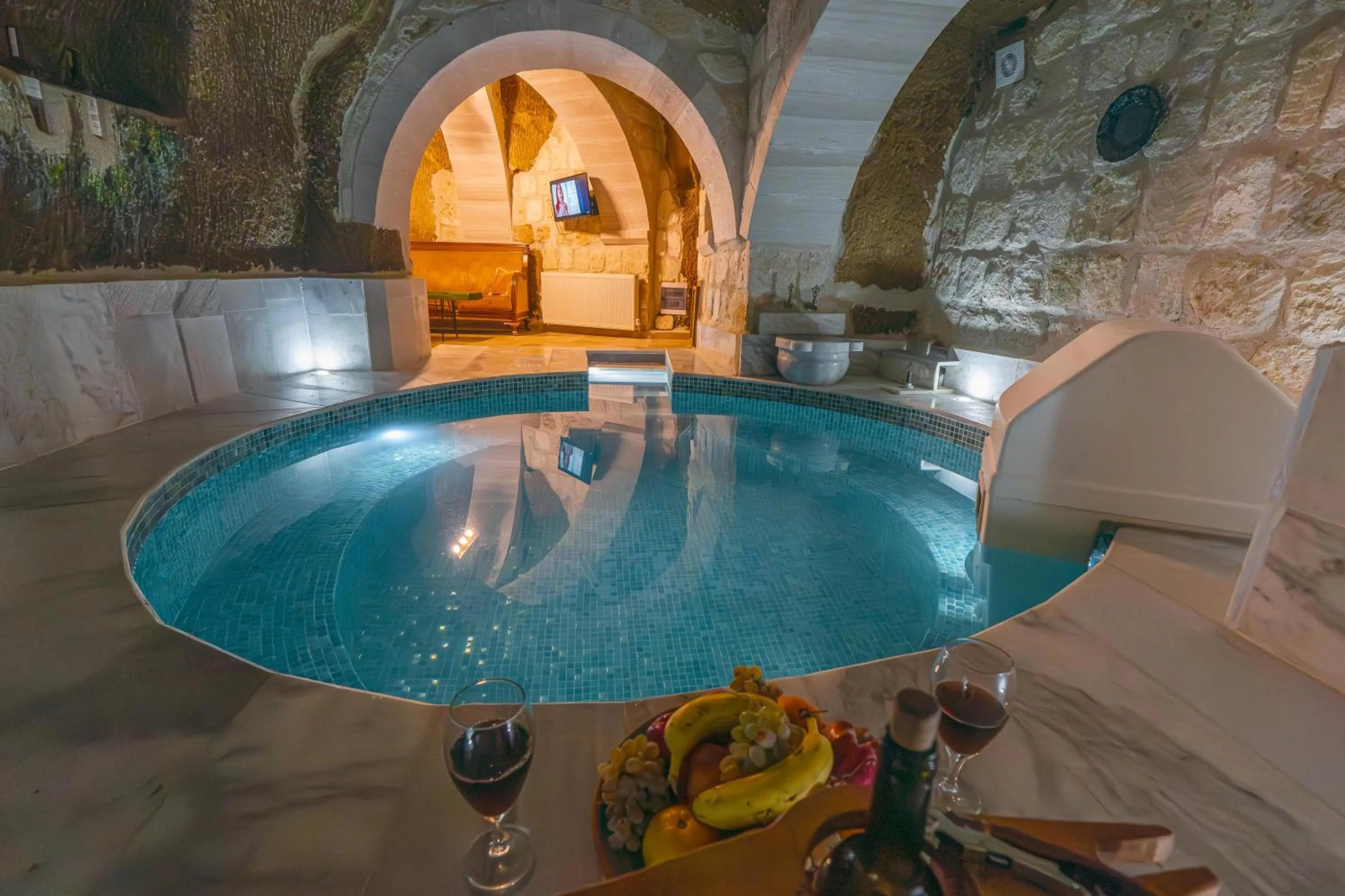 Swimming pool in Belenus Cave House