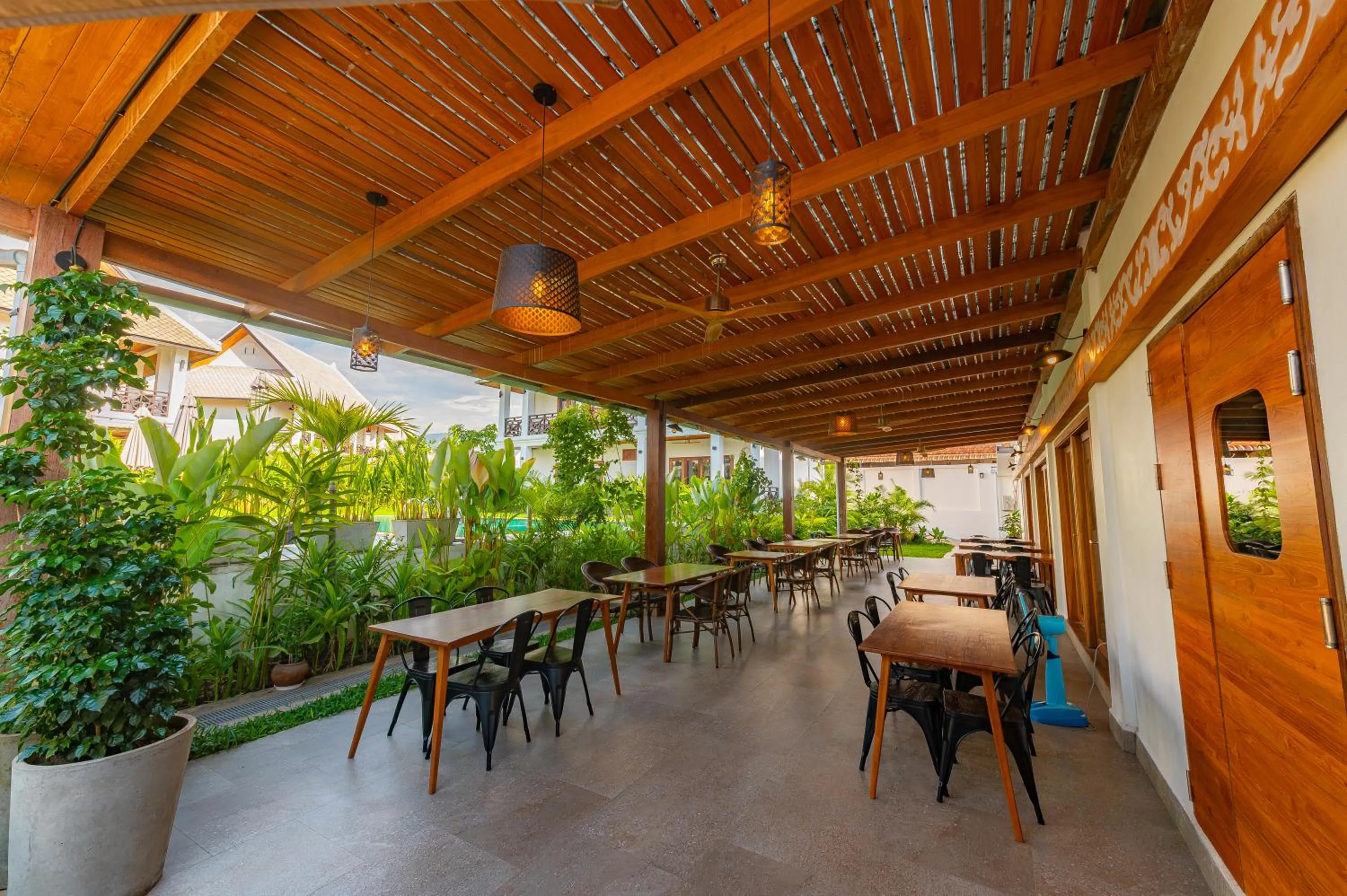 Restaurant/places to eat in Madilao Hotel