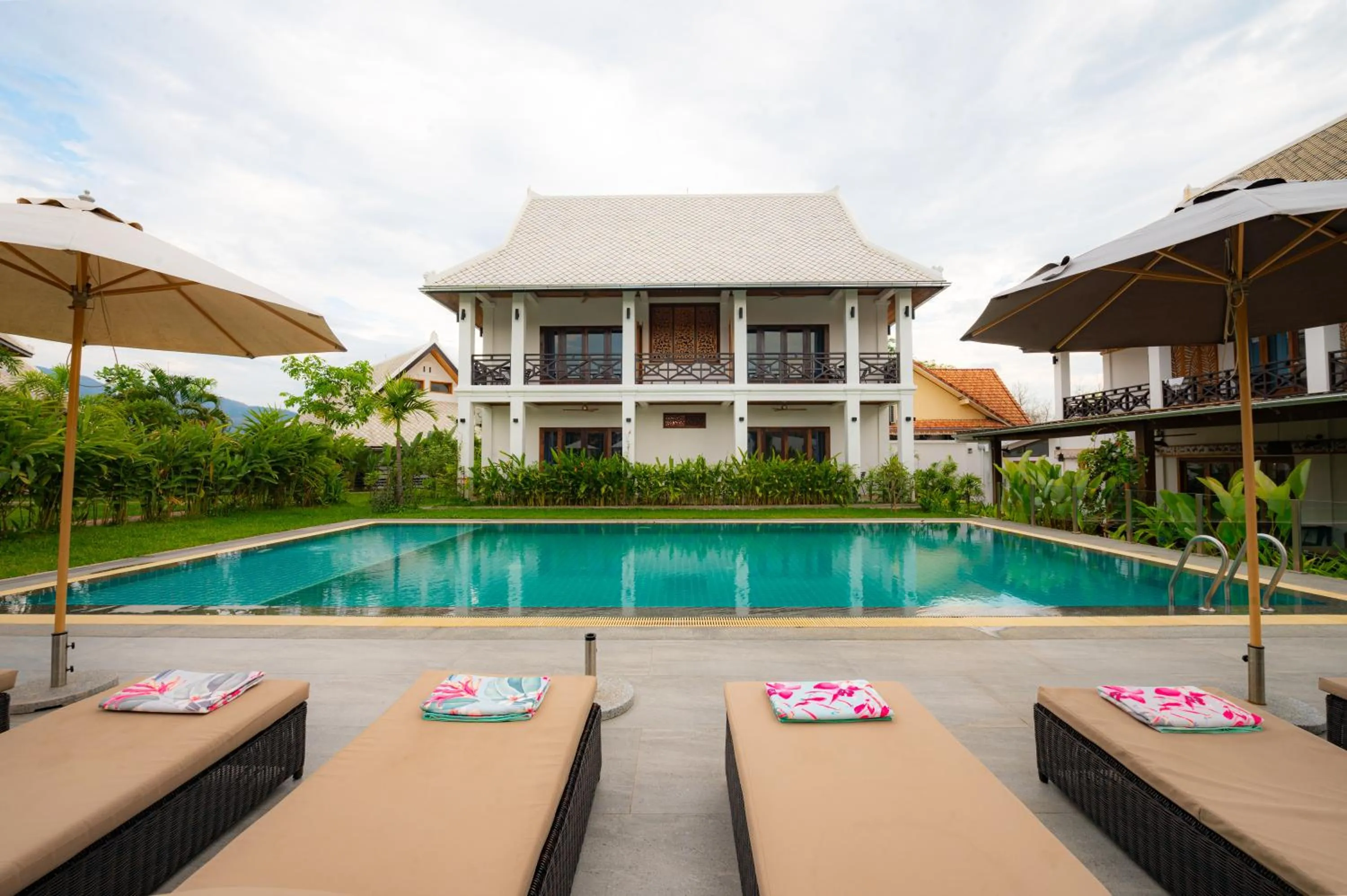Swimming pool in Madilao Hotel