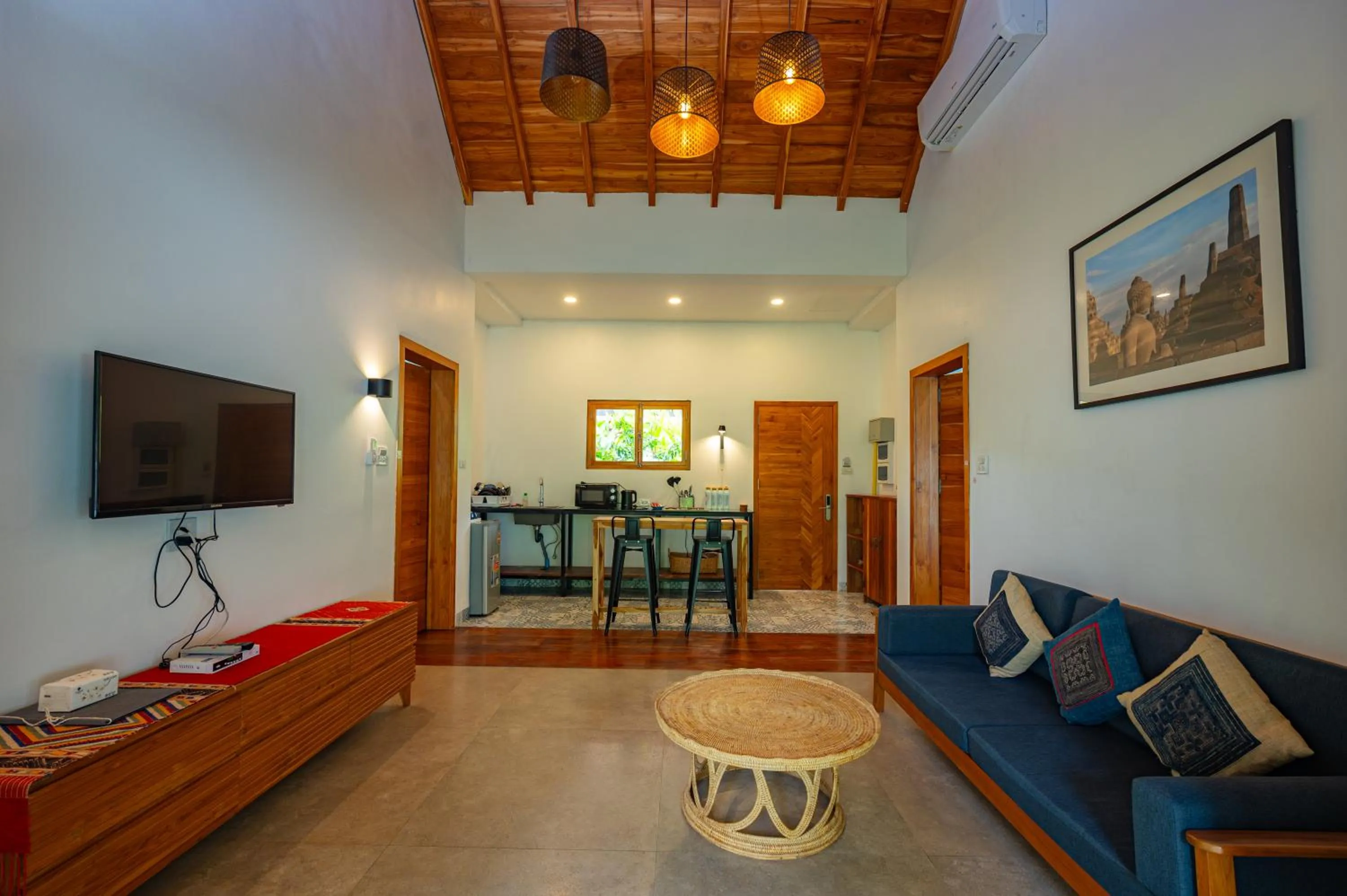 TV and multimedia in Madilao Hotel