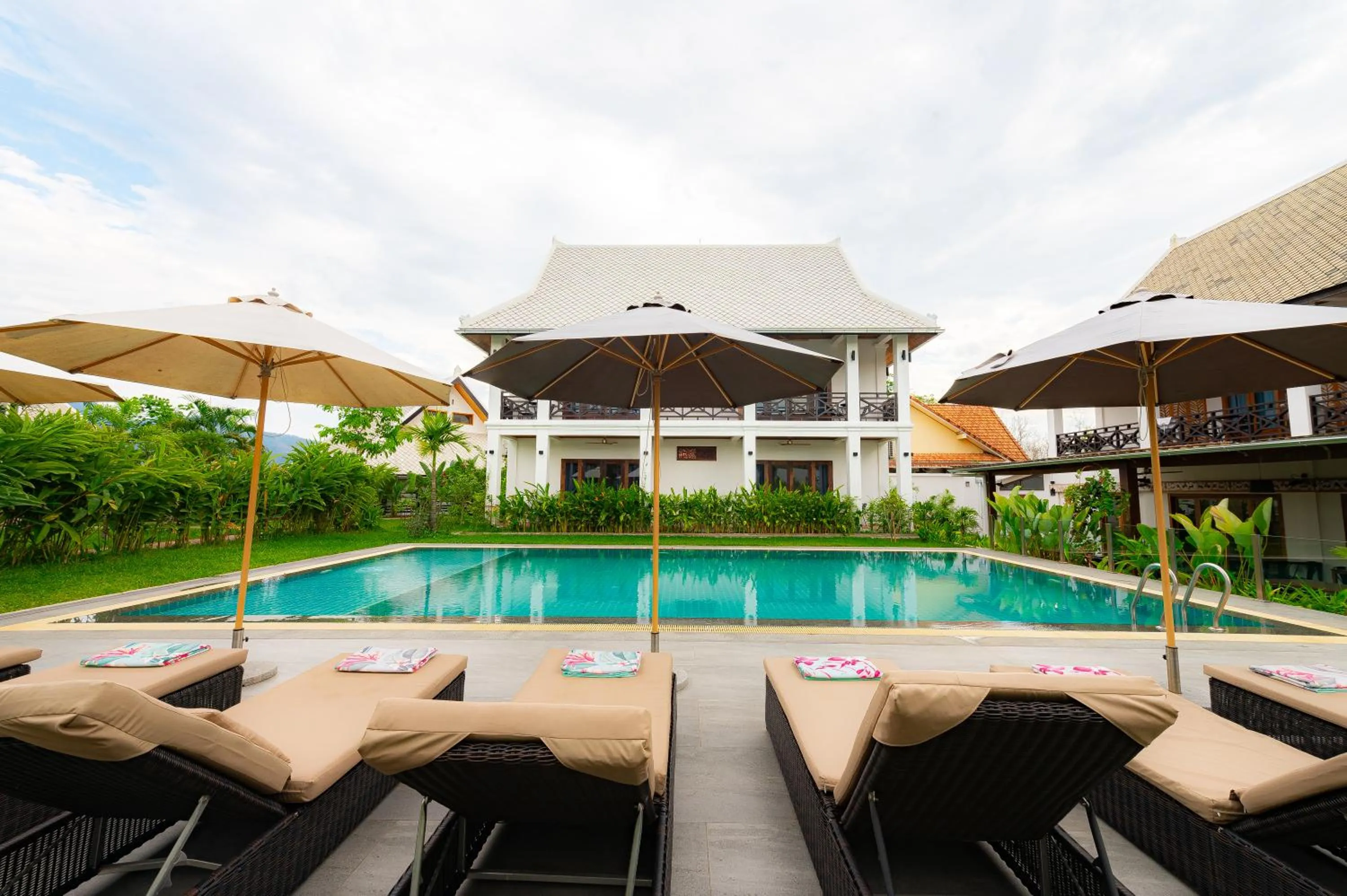 Swimming pool in Madilao Hotel