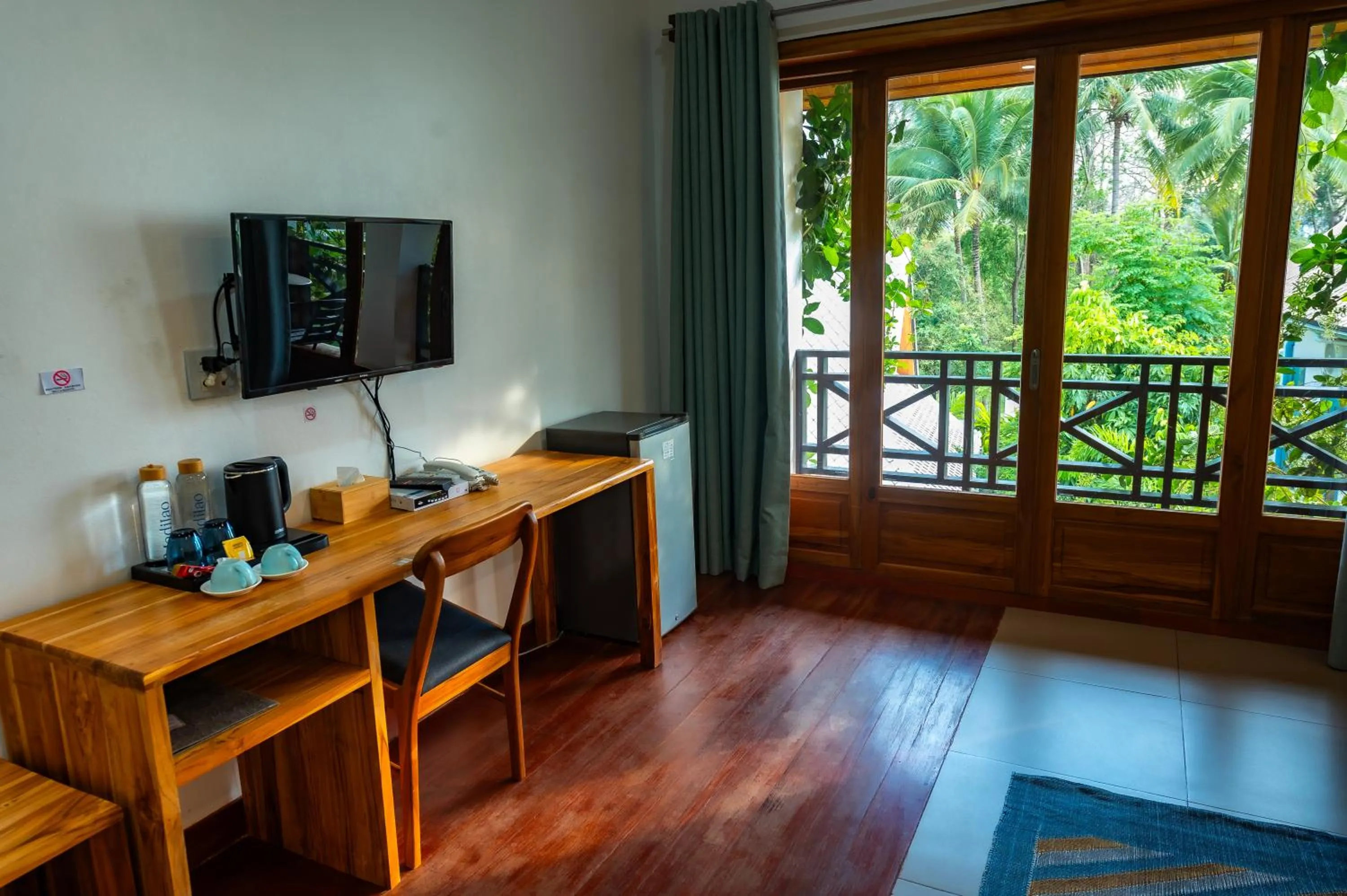 TV and multimedia in Madilao Hotel