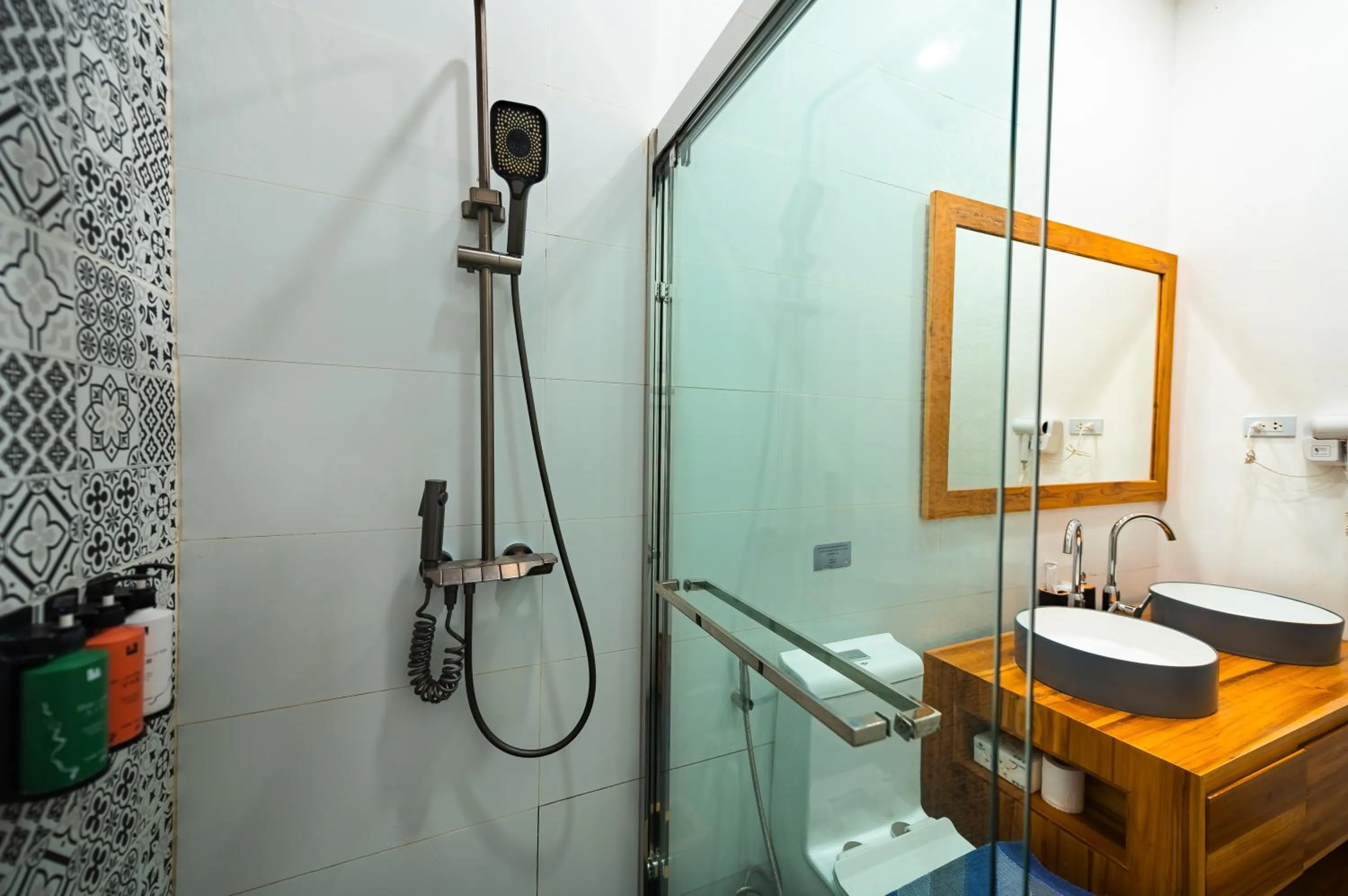 Shower in Madilao Hotel