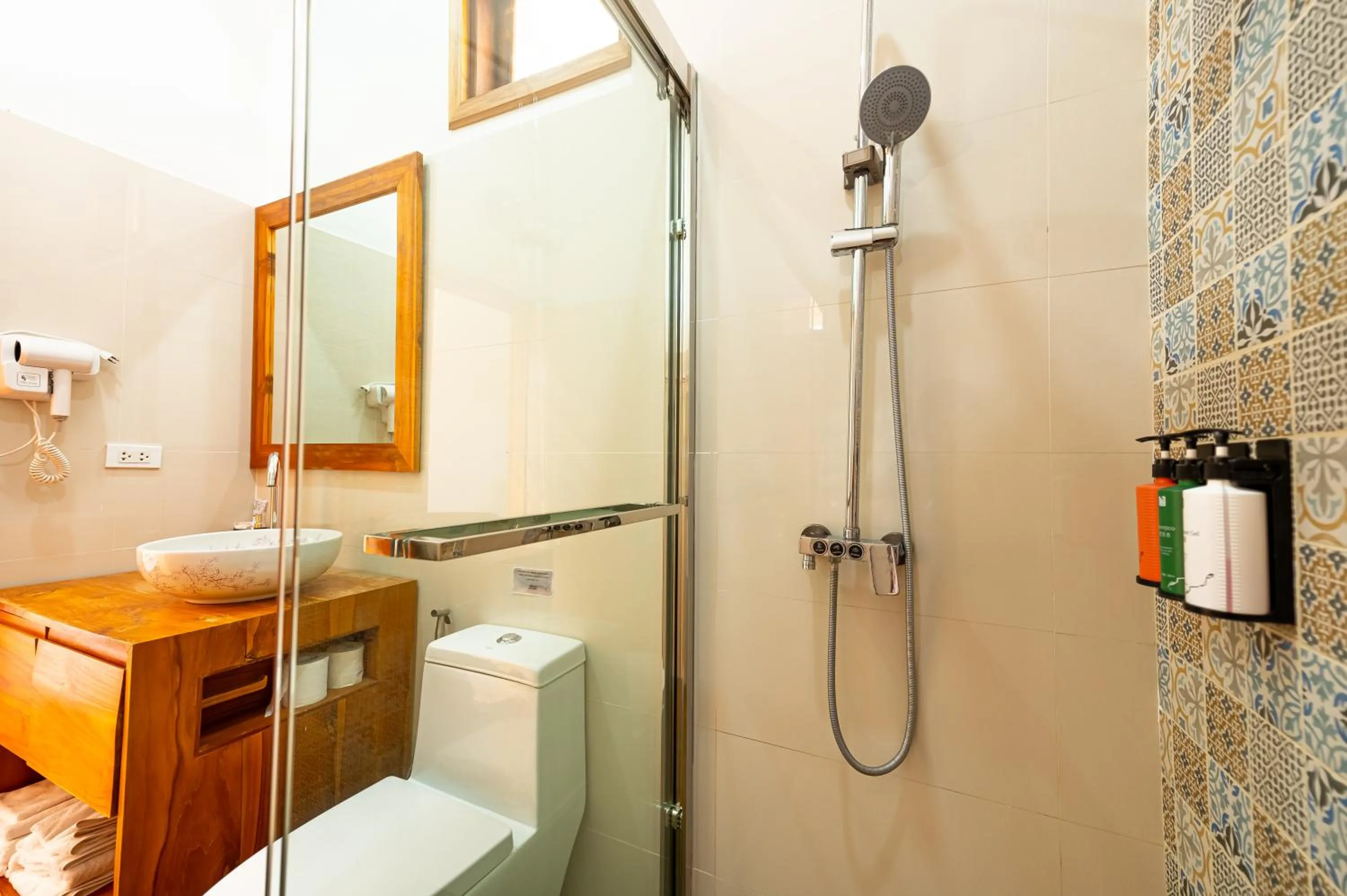 Shower in Madilao Hotel