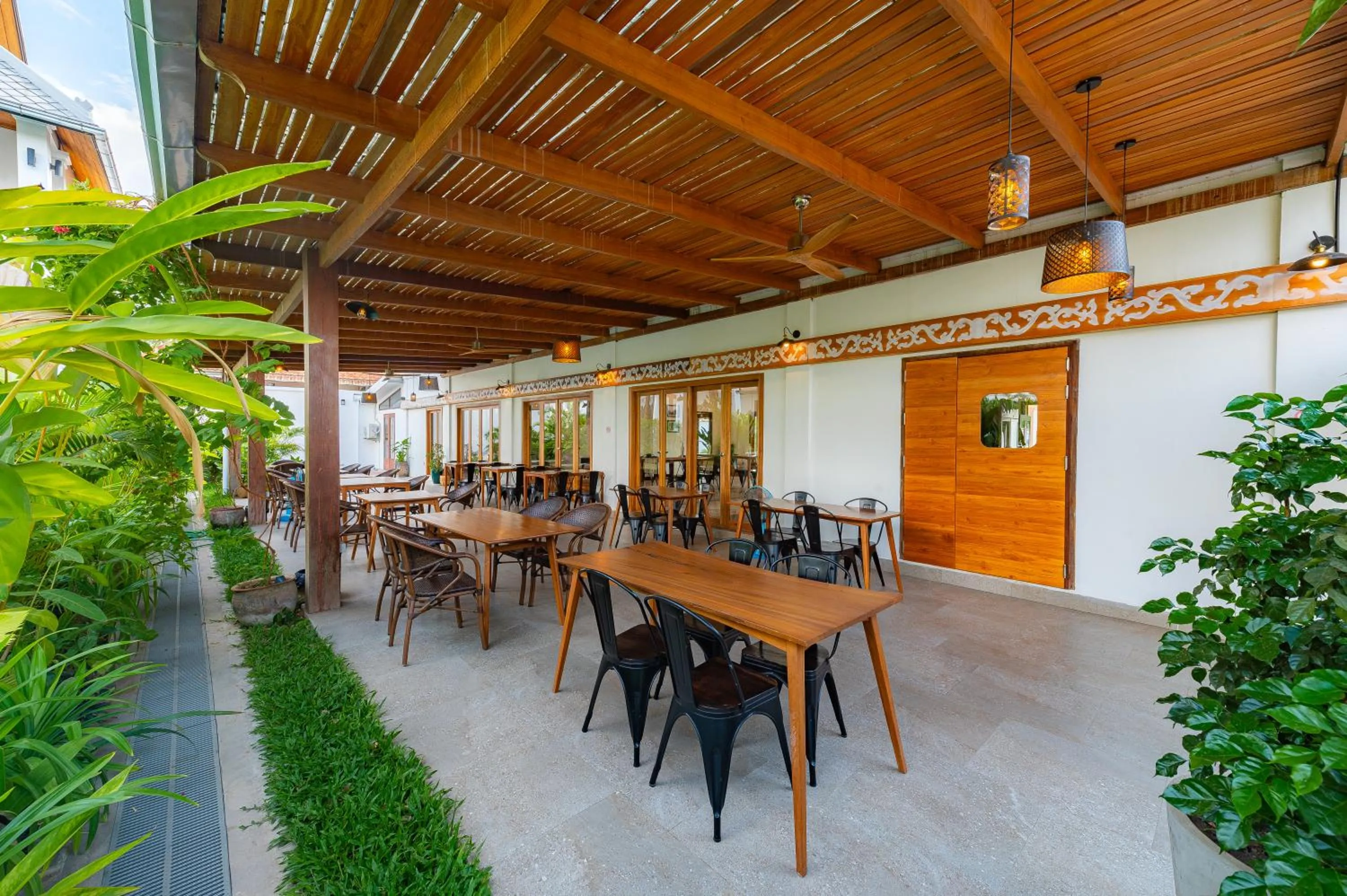 Restaurant/places to eat in Madilao Hotel