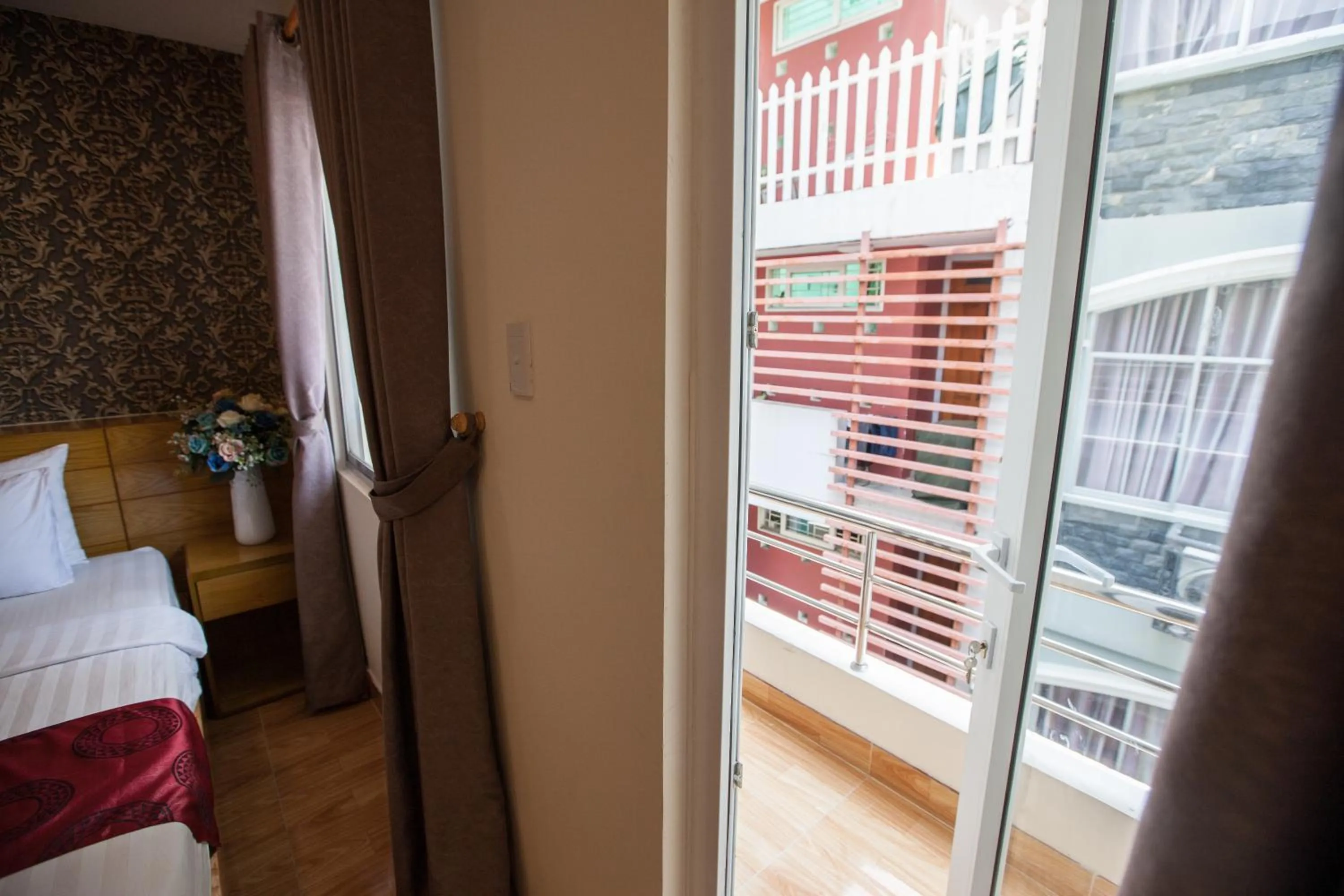 Balcony/Terrace, Bed in Ailen Garden 2 Hotel